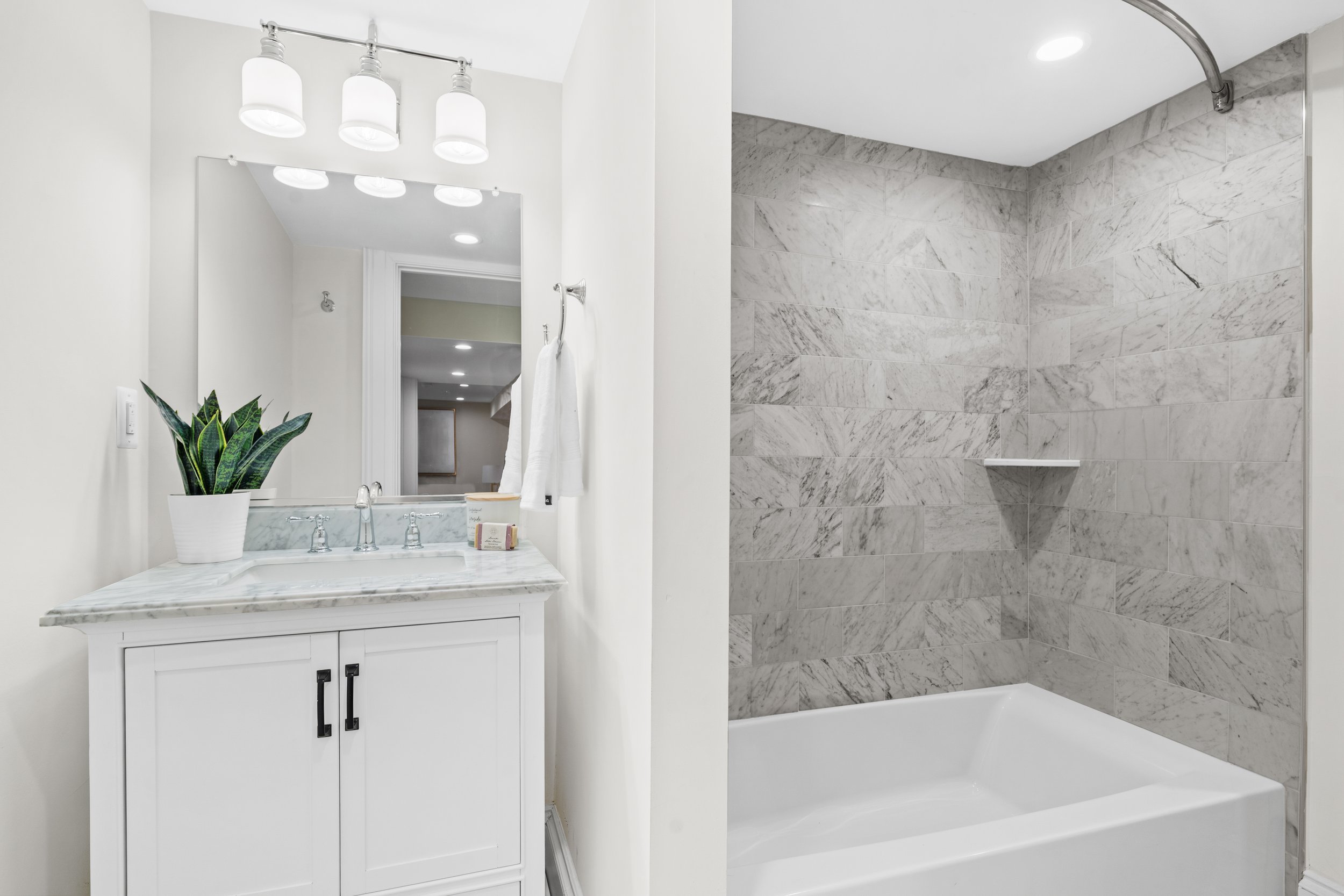 6704 Brookville Rd - 0053.jpg