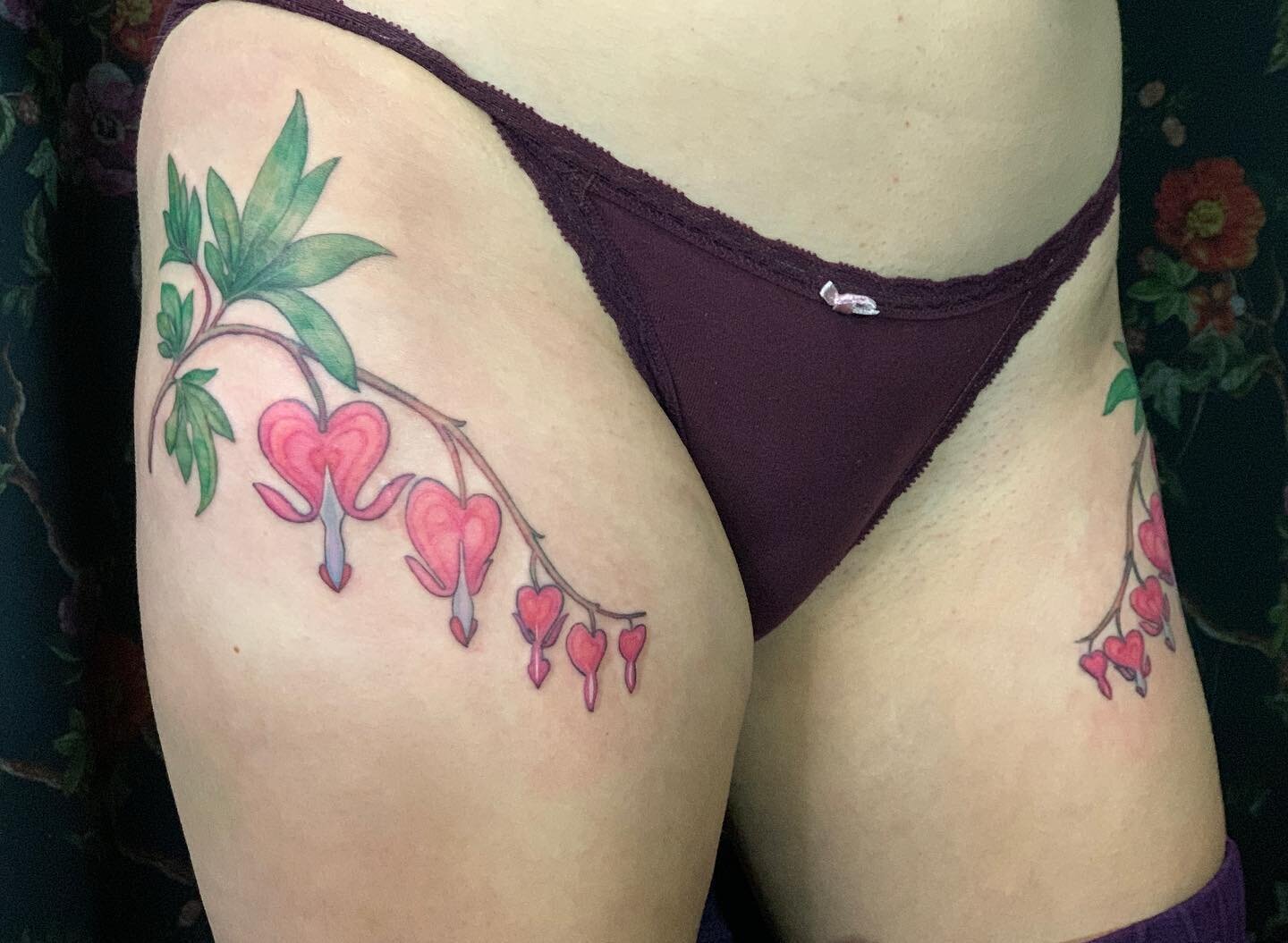 Two vines of bleeding hearts💗💗 Thank you Abby!
.
.
.
#bleedinghearttattoo #vinetattoo #bleedingheartflowertattoo #bleedingheartflower #botanicaltattoo #floraltattoo