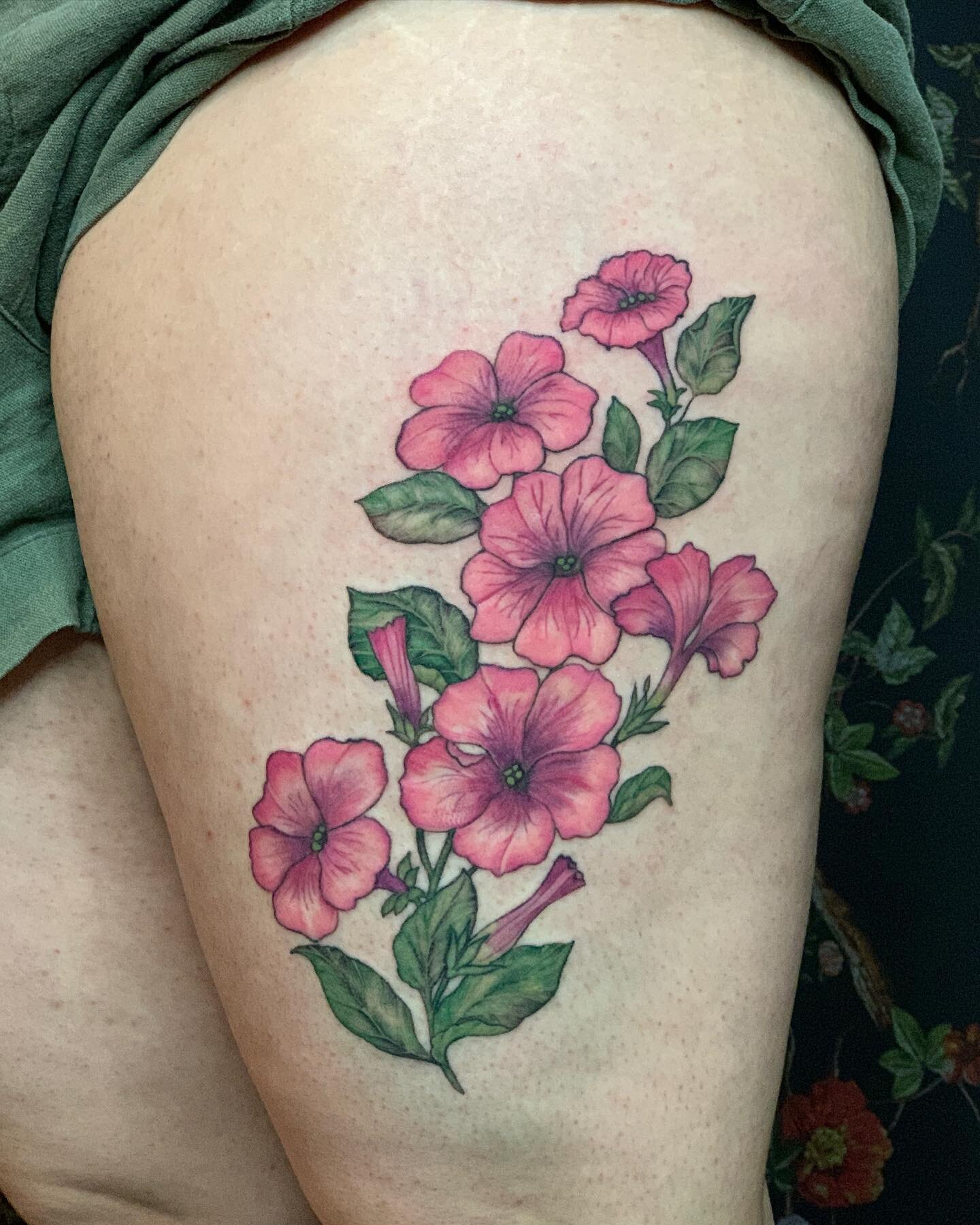 Petunias for Janine 🌺 Thank you Janine, I&rsquo;m so happy to do this tattoo for you!
.
.
.
#petuniatattoo #botanicaltattoo #floraltattoo #petuniaflowers #botanicals