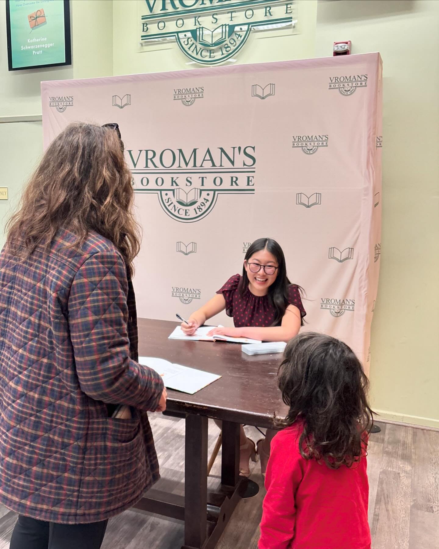 Honored to be at Vroman&rsquo;s reading and signing of The Hanapēpē Hero. Thank you to everyone who joined! 📖

#vromans #thehanapepehero #childrensbook