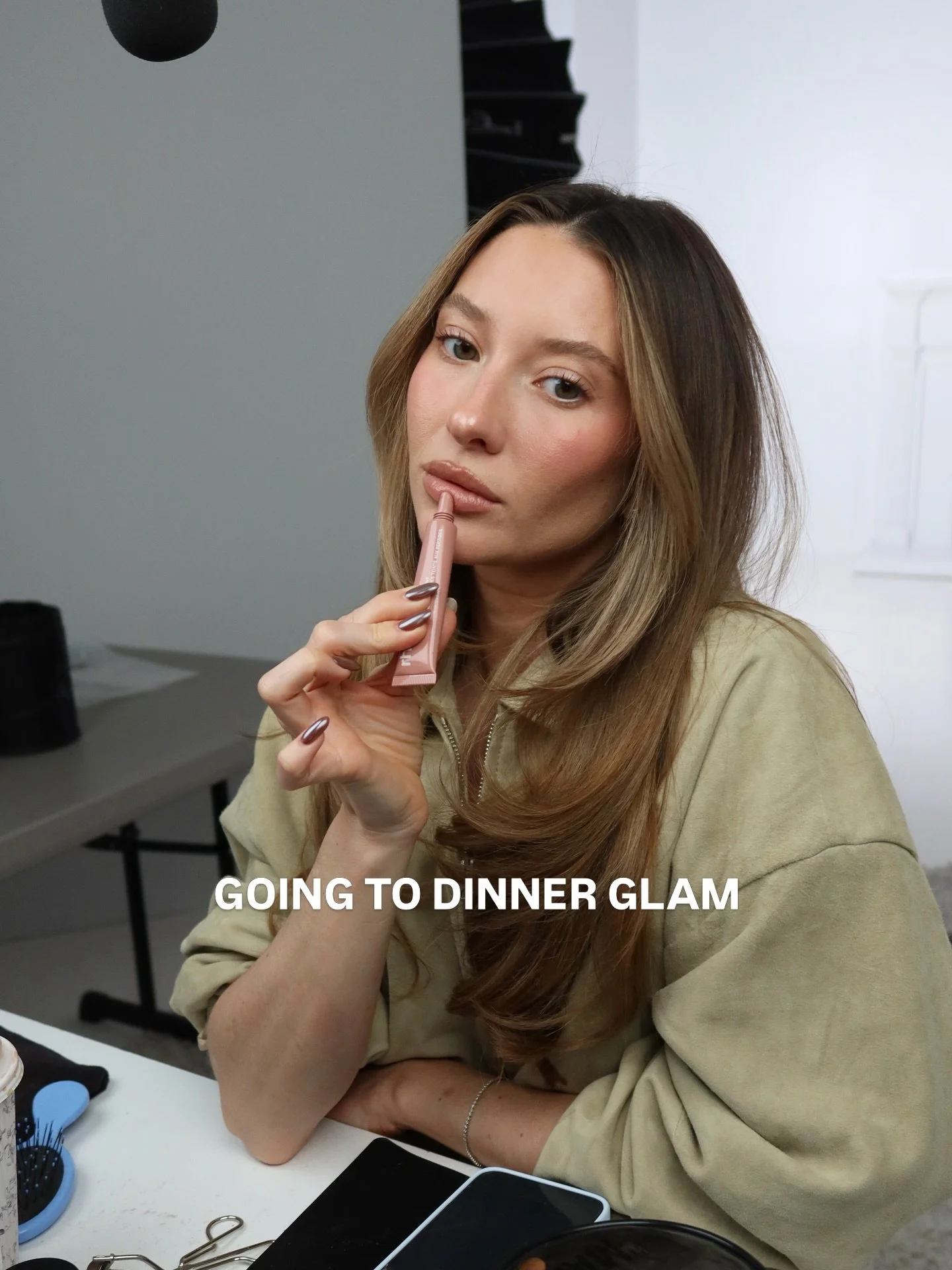 It&rsquo;s just 10 mins&hellip;.Going to Dinner Glam releases TOMORROW on the Makeup By Kelli Anne app.