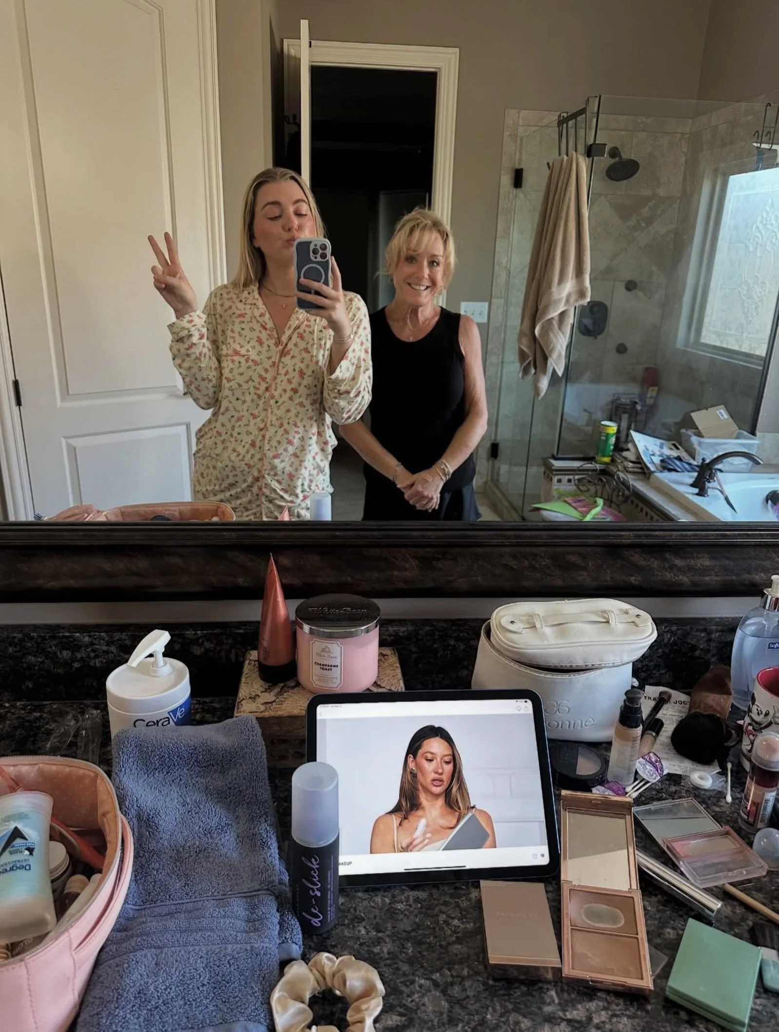 Happy Mother&rsquo;s Day to all the amazing moms out there!!🫂 Watch a tutorial or two with your mama today🩷🩷🩷🩷
