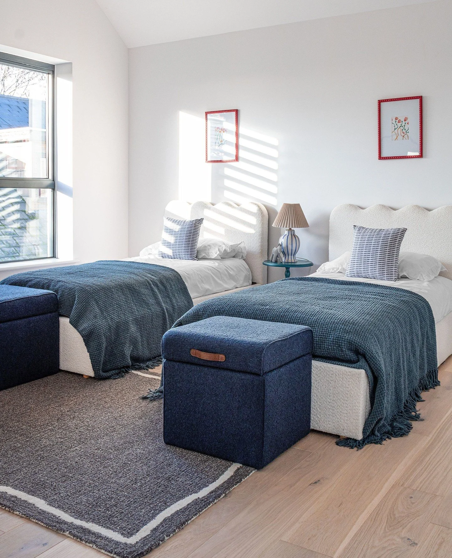 Children's Bedroom Styling ✨️ Incorporating bespoke wave headboards into the children's room for this charming new development in Streatham. Using a calming palette of blues and pinks, our aim was to create a space that feels both playful yet peacefu