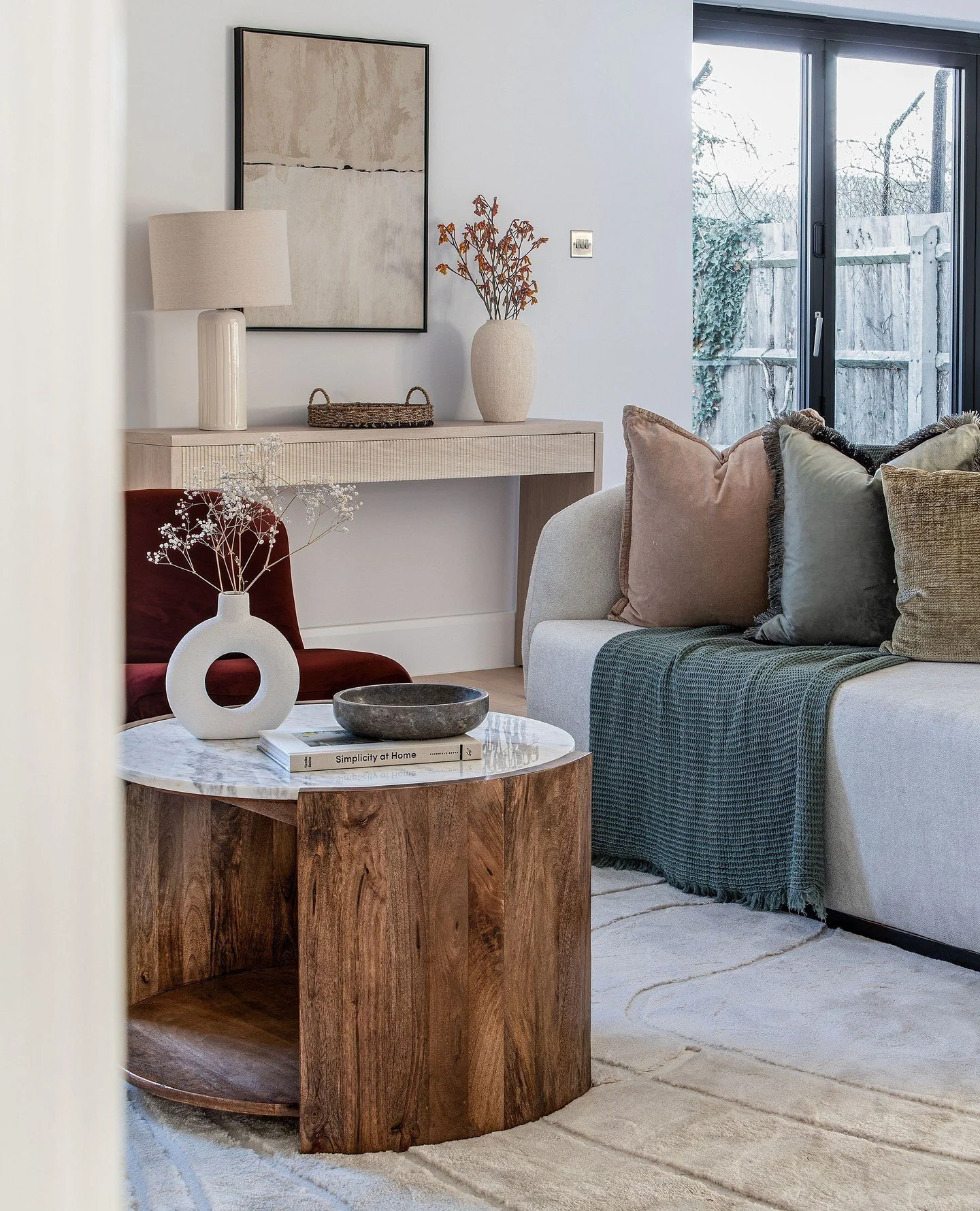 Feeling cosy in this family room at the beautiful Streatham development, staged for @Ramptonbaseley. Soft greens and warm oranges bring comfort and charm - exactly where we&rsquo;d love to be on a chilly day like today! 🍂⁠
⁠
https://www.ramptonbasel