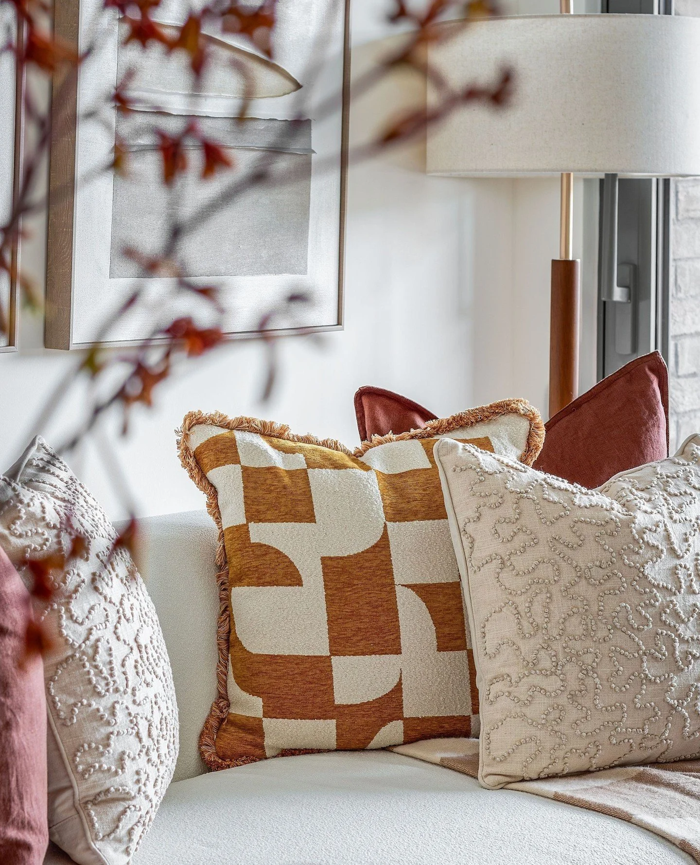 Home Staging for Clapham Quarter in Clapham South, a beautiful development thoughtfully designed to appeal to first-time buyers seeking a stylish yet functional space to call home. This apartment required a considered approach. With its compact layou