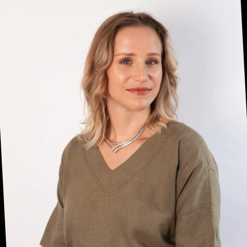 Hannah R Headshot.jpeg