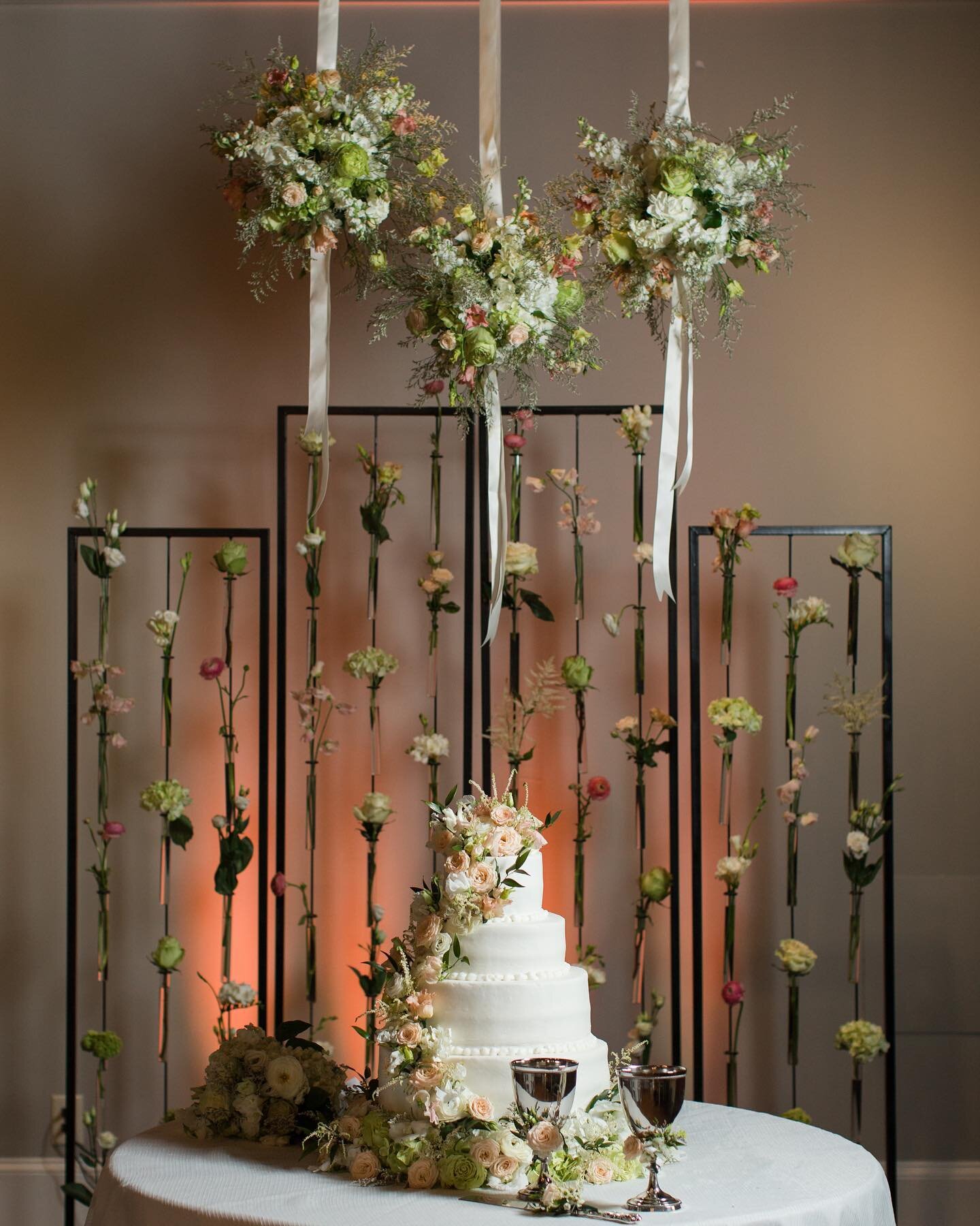 Love this cake moment captured by @elizabethgelineau