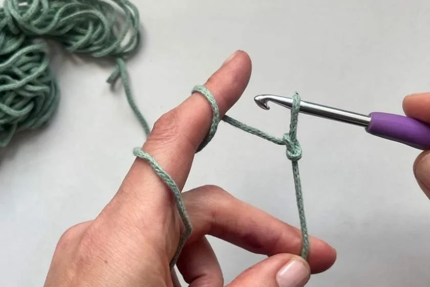 step by step crochet slip knot tutorial