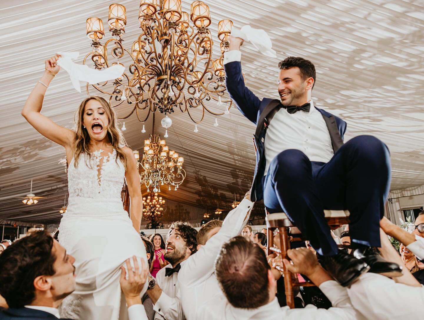 I&rsquo;m not gonna lie, I love a good Horah dance and when the bride &amp; groom are lifted in the air on chairs&hellip;but it also scares me half to death every single time. 😅
.
.

#hudsonvalleyny #hudsonvalleywedding #upstatenywedding #upstatenyw