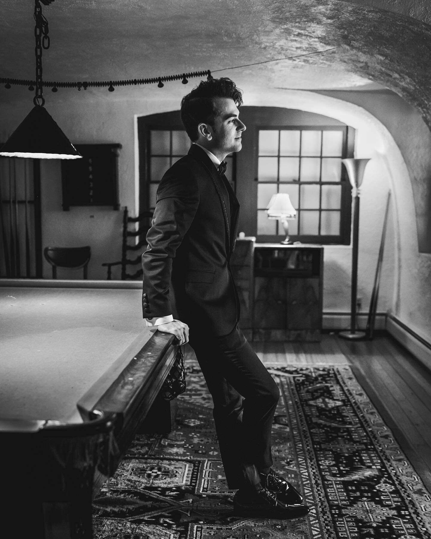 The venue at @onteoramountainhouse had a cool pool table area and it lent itself to a moody shot of Mike, the groom. 
.
.

#hudsonvalleyny #hudsonvalleywedding #upstatenywedding #upstatenyweddingphotographer #wedding #bride #weddingday  #nywedding #w
