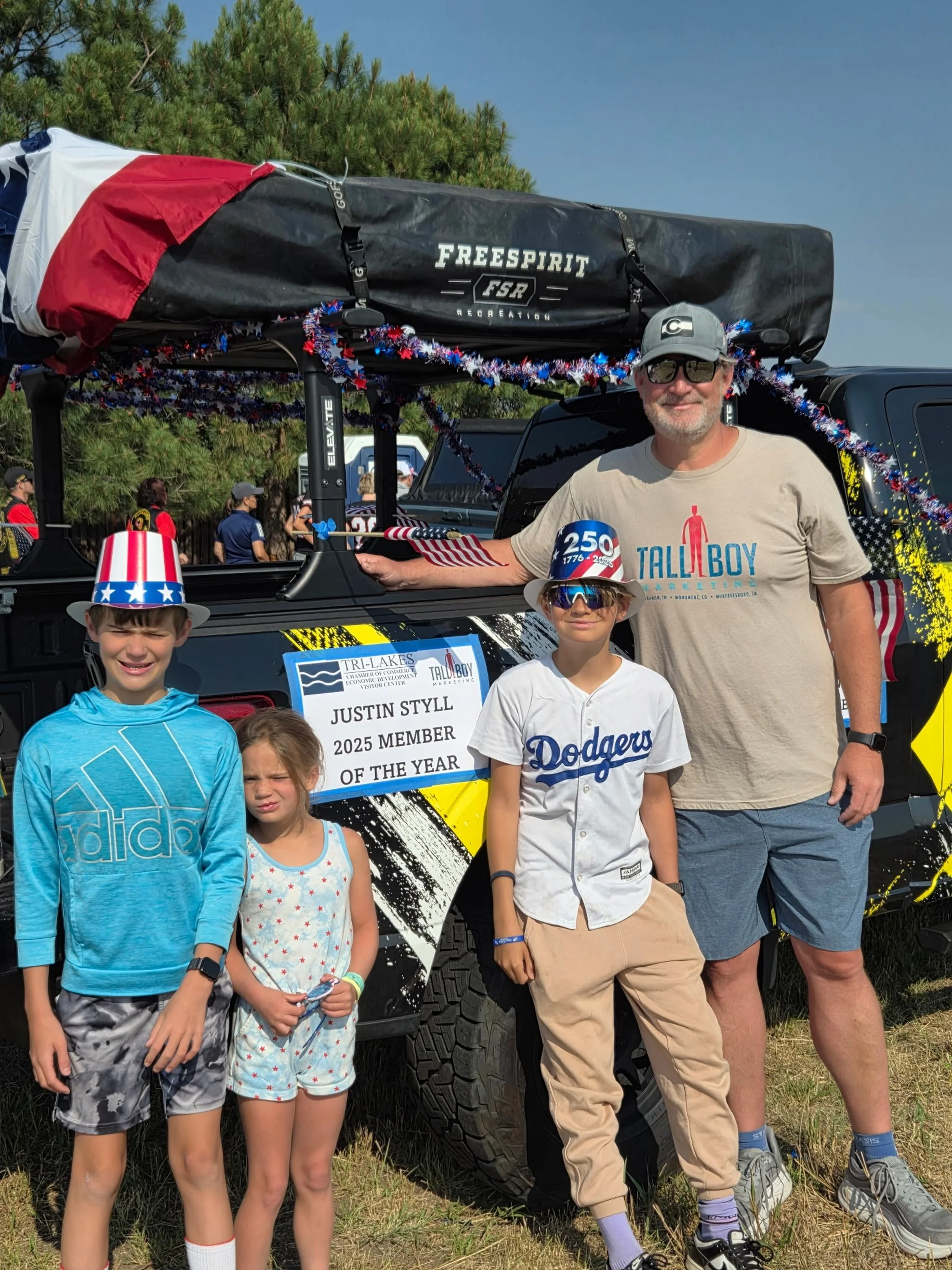 Hope everyone has a great 4th! Cheers to everyone celebrating at the parade in Monument, CO at the Hot Chicken Parade in Nashville, TN and at celebrations all over the USA! 🇺🇸