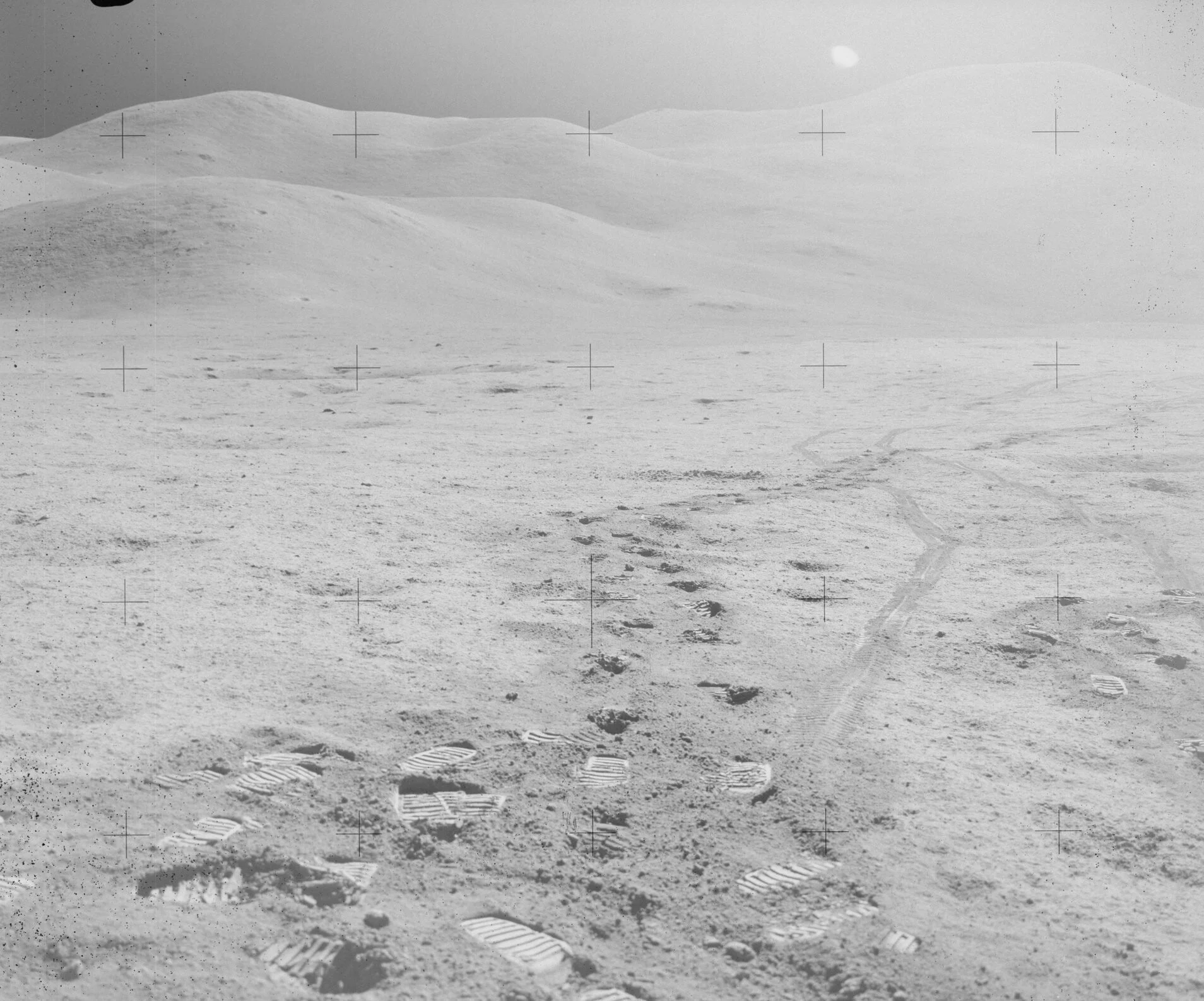 Aerospace America - Scrubbing away lunar dust