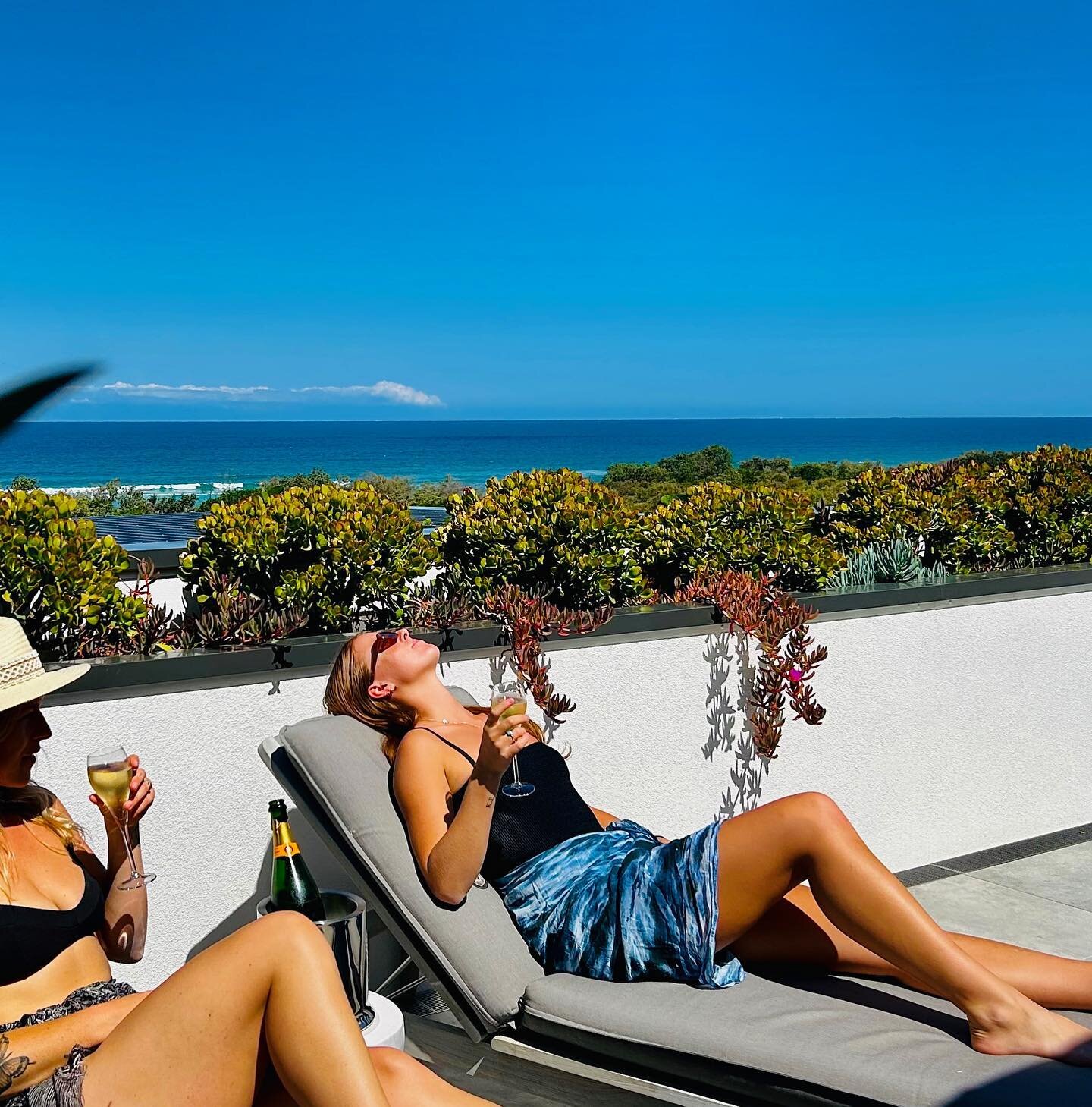 Our gorgeous guests this weekend enjoying the sunshine and bubbles 🥂🙌🏼@ospreyhouse2022  #luxury #homes #noosa #holidays  #beachside #luxe #holidayhome #oceanview #luxurylifestyle #holiday #luxury #beachlife #luxe #sunshinecoast #relax