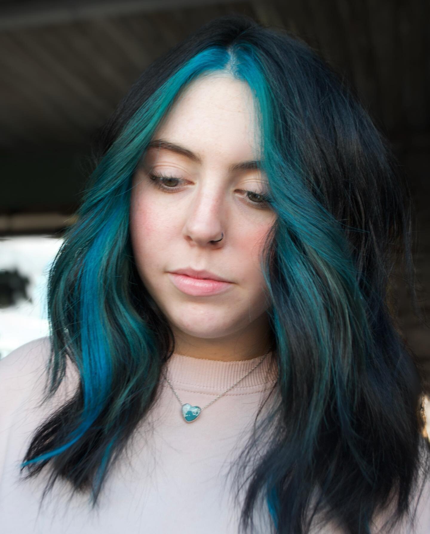 ..emma..
@behindthechair_com @oneshothairawards
#btconeshot2023_placement
#btconeshot2023_faceframe
#btconeshot2023_creativecolor