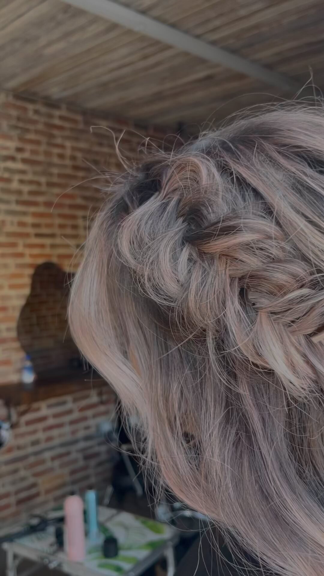 It’s that time a year again….. to start playing with my bestie girls hair to show you guys what I’ve been learning 💁🏻‍♀️
A cute recreation of this boho half up half down 🎀
learning from the best 🫶🏼
Education @torieblis