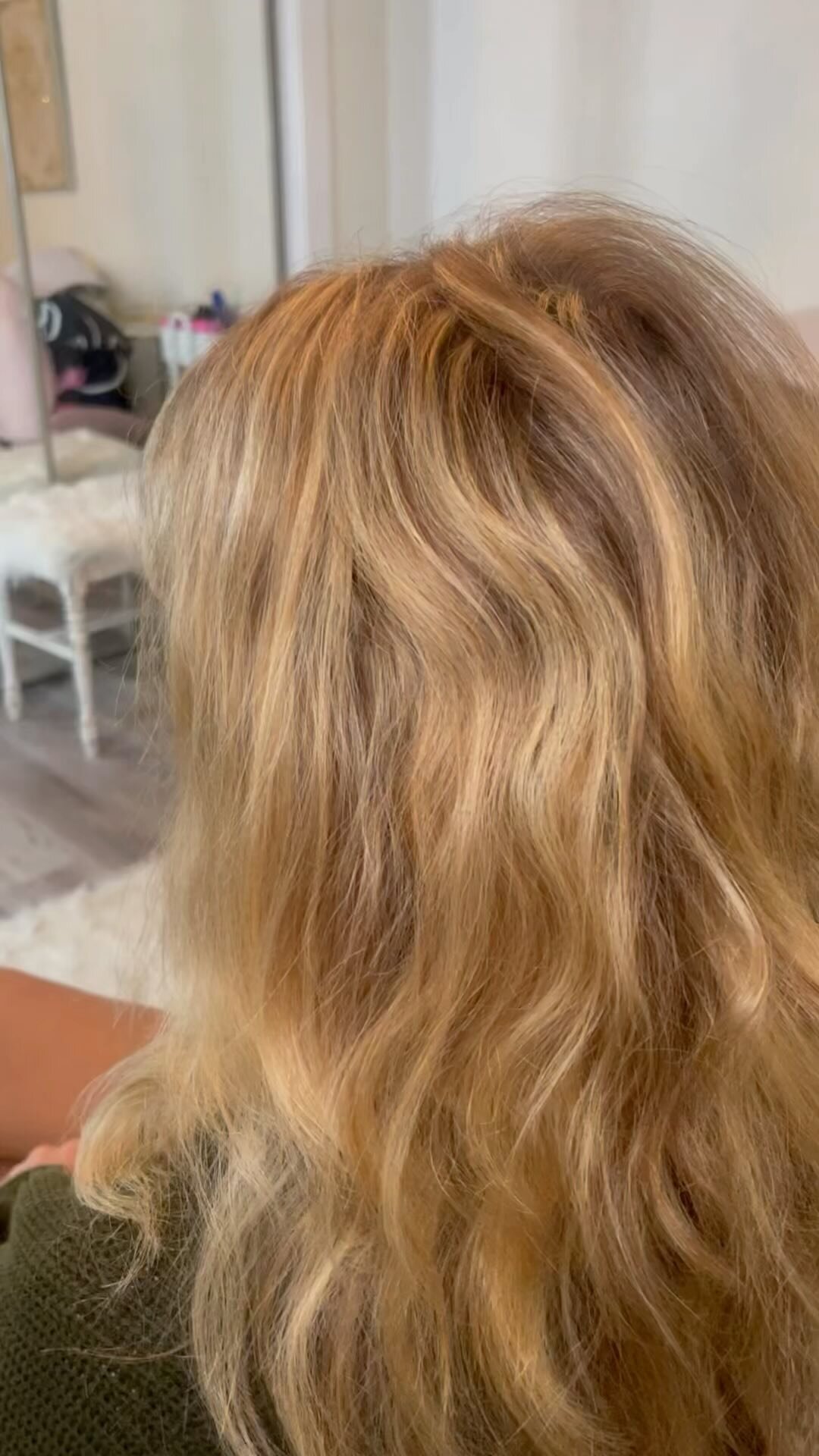 Whimsical 🌿
•
•
•
•
work w/ @reignbeautync
on the stunning @carrier_vibes
Still obsessing over this day, with the most beautiful humans 🫶🏼
#nchair #washingtonnc #washingtonnchairstylist #greenvillenc #ncstylist #greenvill