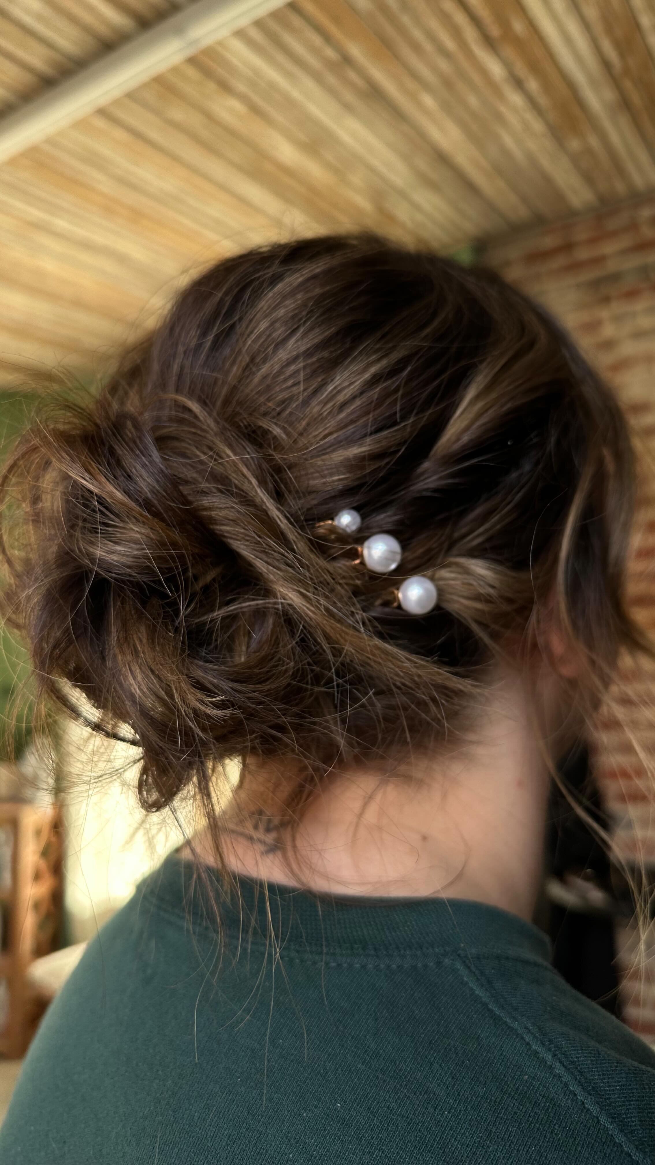 12 days of 🎄𝑯𝑨𝑰𝑹 🎄
____________________________
One of the hardest thing to do I believe is putting your hair in an updo😭 my first time ever and not to bad if I do say so myself 💁🏻‍♀️
1st day of Hairmas is a messy midi bun🎁
#nchair