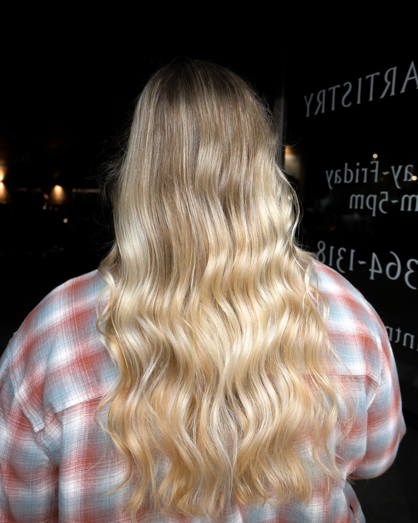 no toner necessary.
#blondehair #blondehighlights #greyblending #greenvillenc #greenvillencstylist #nchair #hairstylistnearme #salonnearme #downtowngreenville #gvegas #gvegasnc