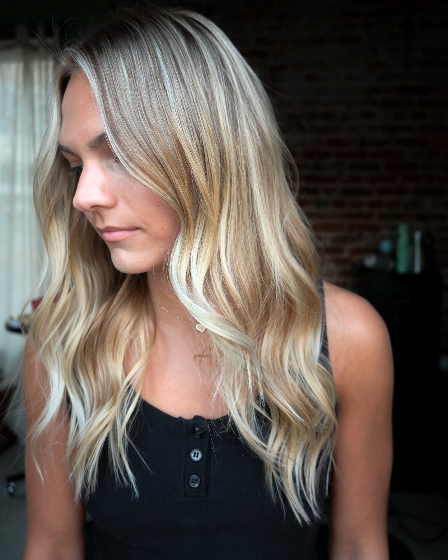 “can you take me back blonde?” absolutely i can.
#blondehair #highlights #doggiejams2025 #doggiejams25 #downtowngreenville #gvegasnc #greenvillenc #ecu #ecucampus #gopirates #ecupirates #localhairstylist #hairstylistnearme #extensionsne