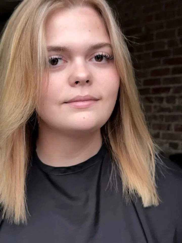 bye bye box dye. 

disclaimer: done in 2 sessions. don&rsquo;t be asking me to do this in one. imma smack you. 

#greenvillenchairstylist #greenvillenc #downtowngreenville #colorcorrection #ecublondes #stilllife #rafters #ecucampus #ecunc #imsleepy