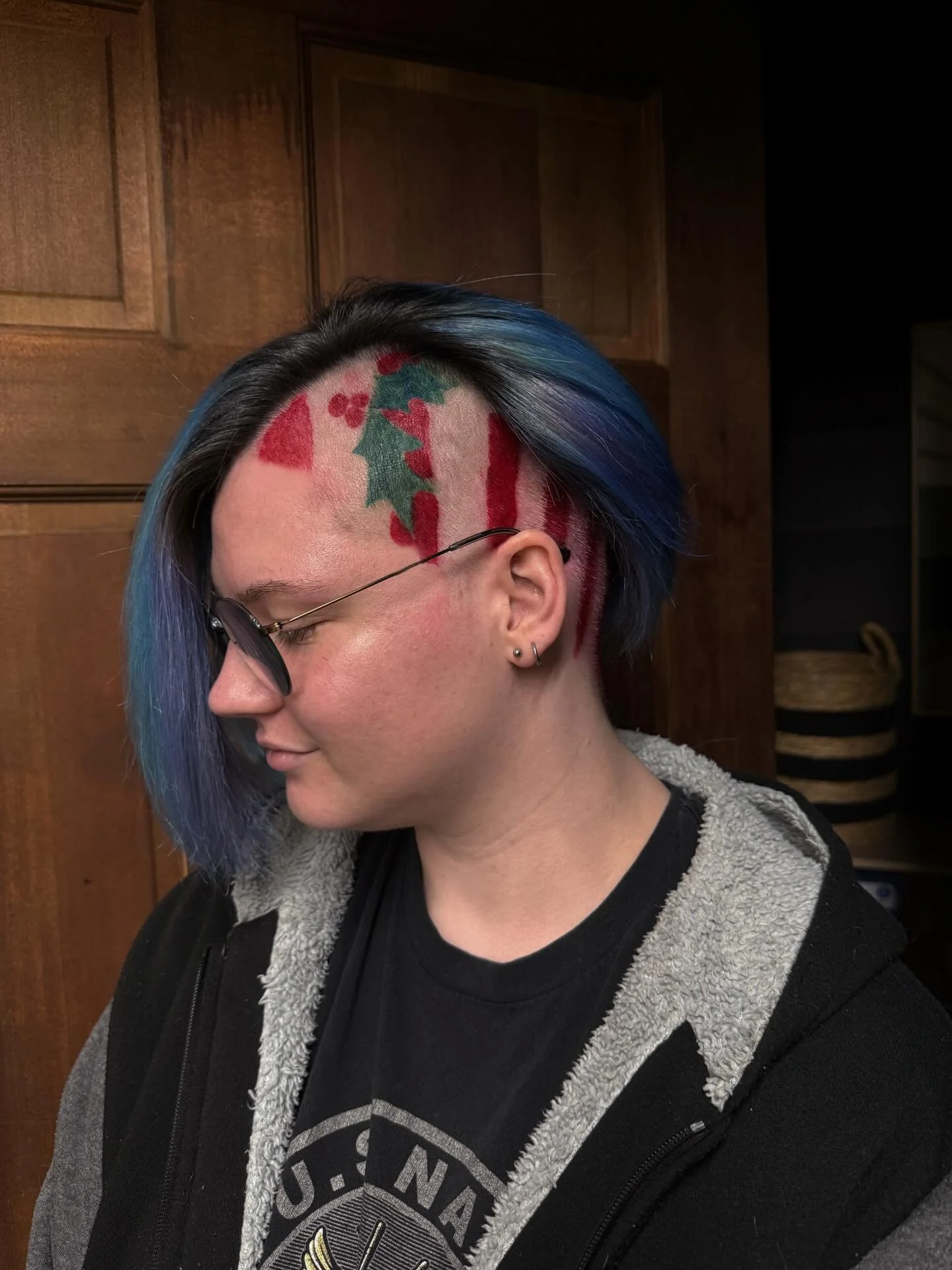 holly jolly crimmus. 🎄

done with @pulpriothair 

#greenvillencalthair #althair #eastcarolinauniversity #gvegasnc #greenvillenc