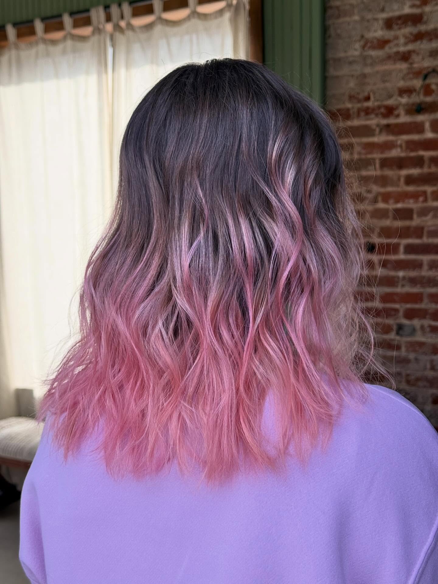 pink

#greenvillenc #gvegas #eastcarolinauniversity #localstylist #downtowngreenville