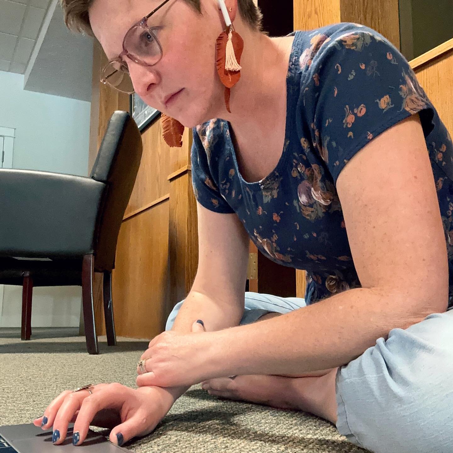 May 12: portrait of a patter maker checking the math. Today&rsquo;s outfit had to go through a very wide range of activities, including this hour while the kids were in music class and I found a cozy spot on the floor to wait 🥰 I wore a #scouttee , 