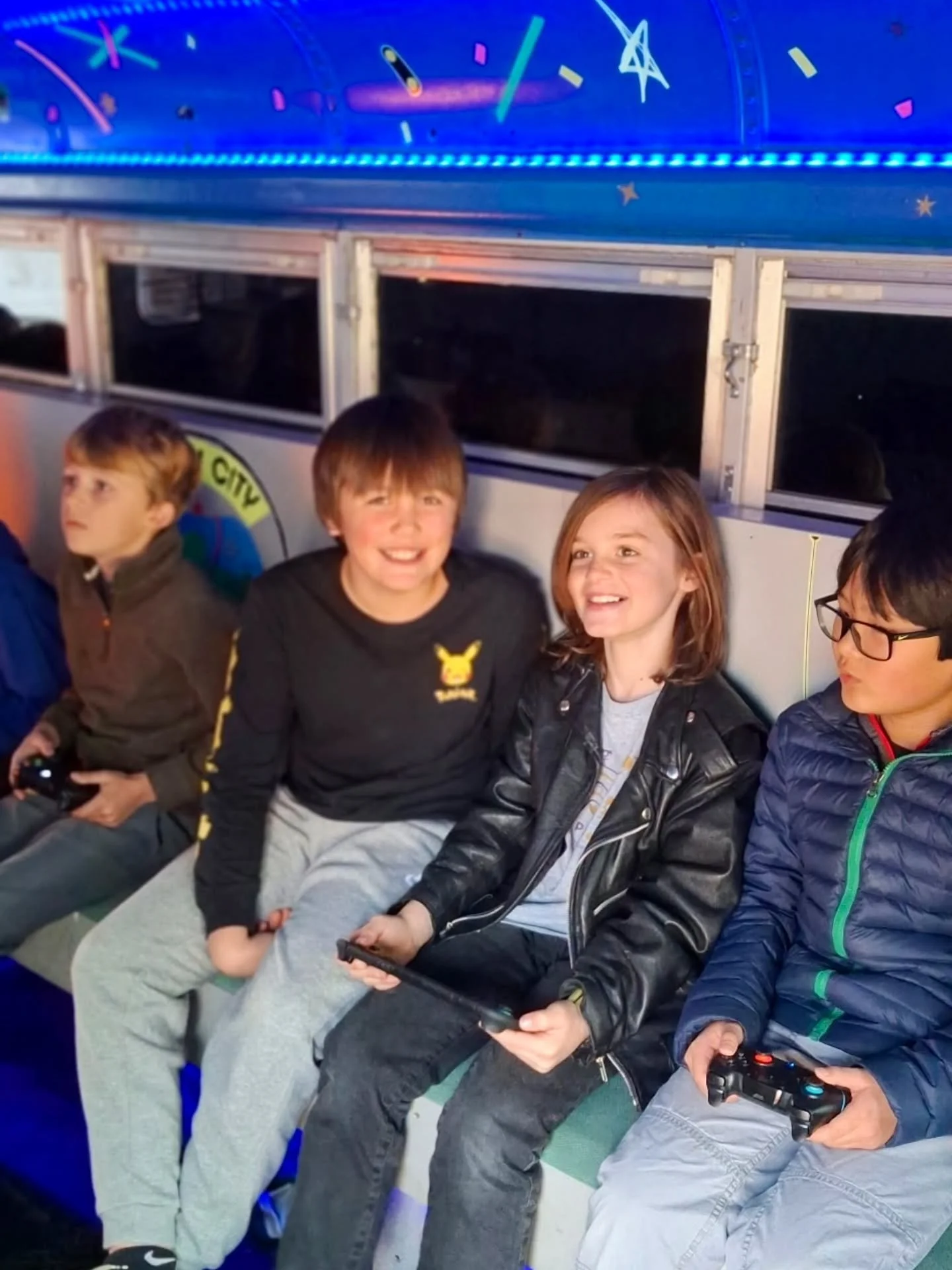 Bright smiles everywhere 😁 Once you get on the game bus, it's all fun with friends.