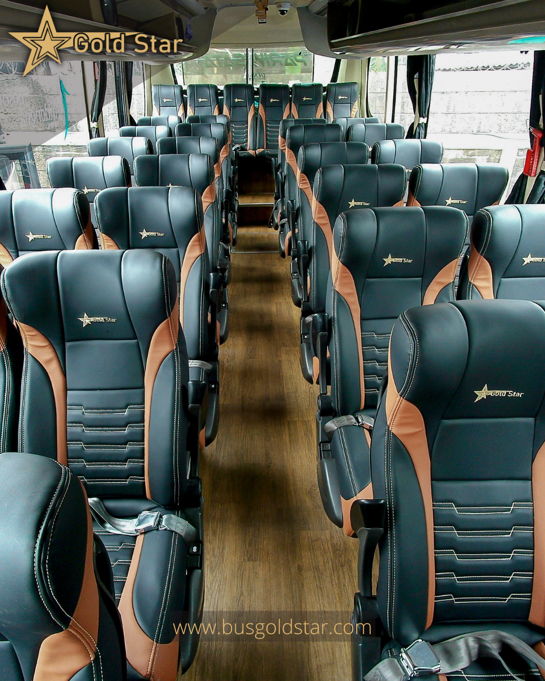 Bus pariwisata 50 seat di Jakarta untuk sewa charter wisata, nyaman dan luas untuk rombongan besar