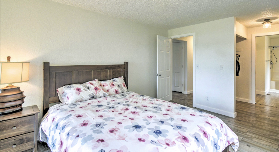Single Occupancy Queen Bed