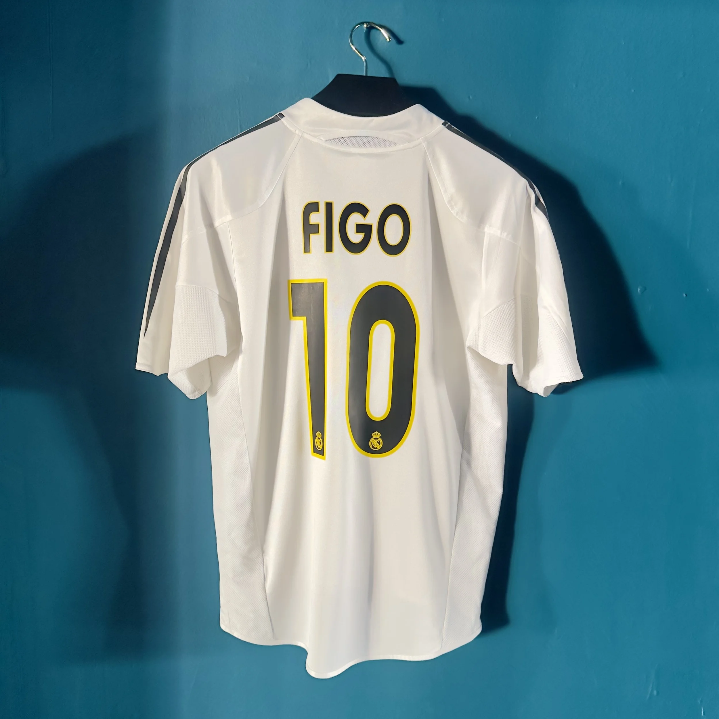 REAL MADRID 2004/05 HOME JERSEY – FIGO #10 – SIZE M