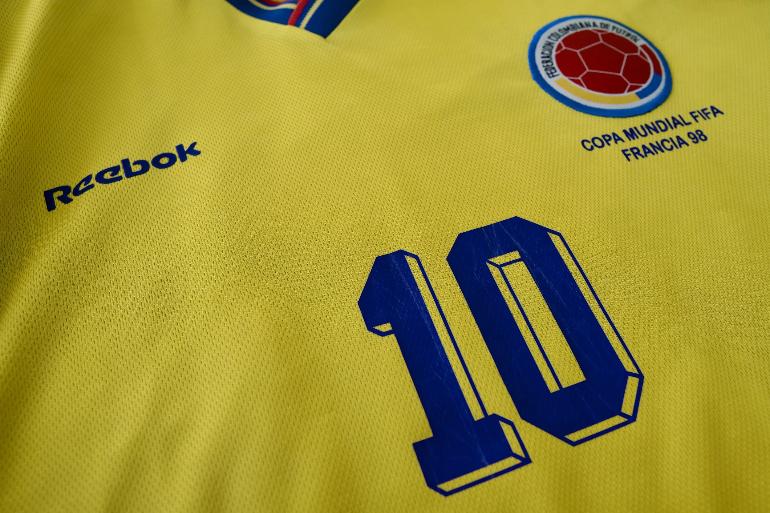 AUTOGRAPHED COLOMBIA 1998 WORLDCUP n. 10 El Pibe VALDERRAMA - L