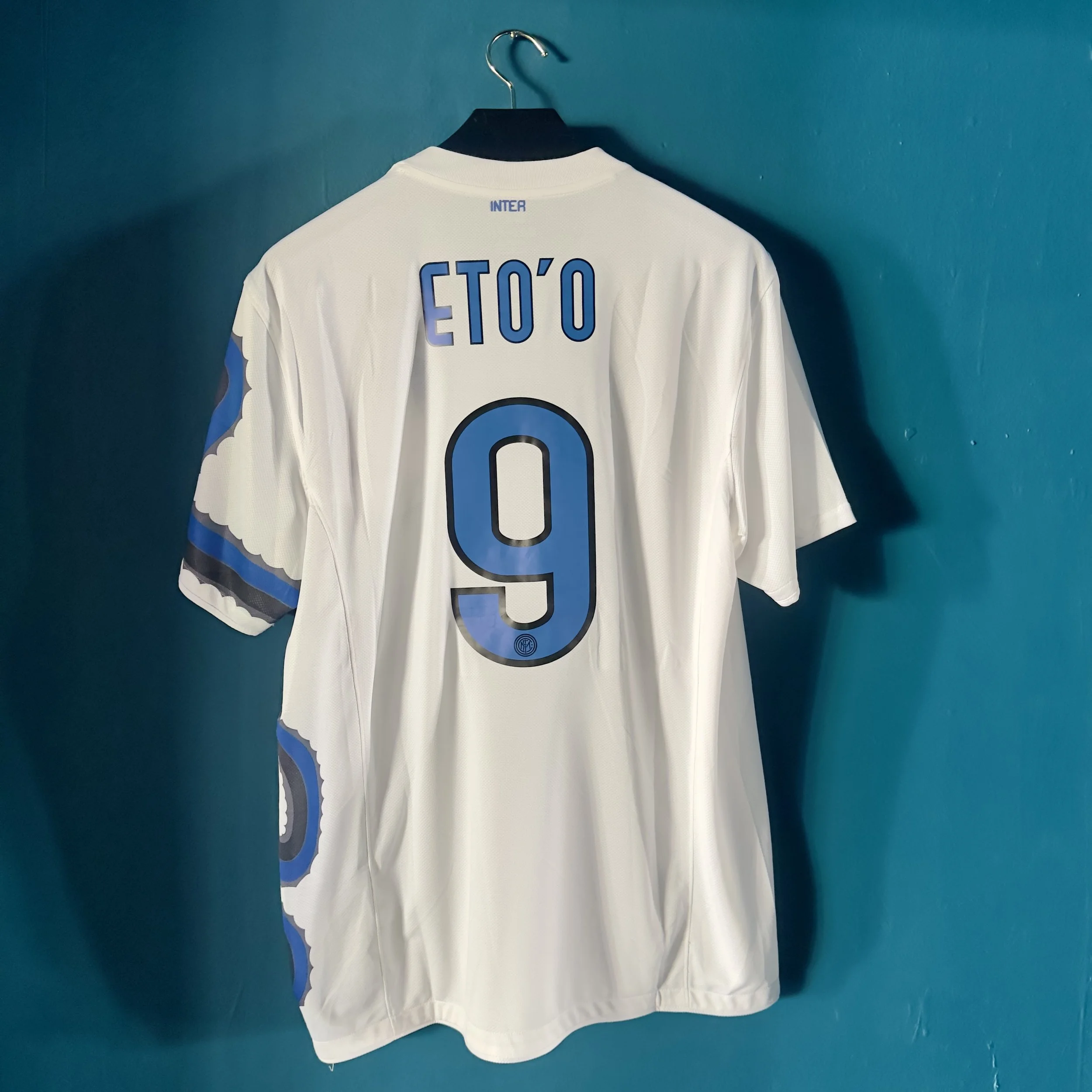 INTER MILAN 2010/11 AWAY JERSEY – ETO’O #9 – NEW WITH TAGS – SIZE XL