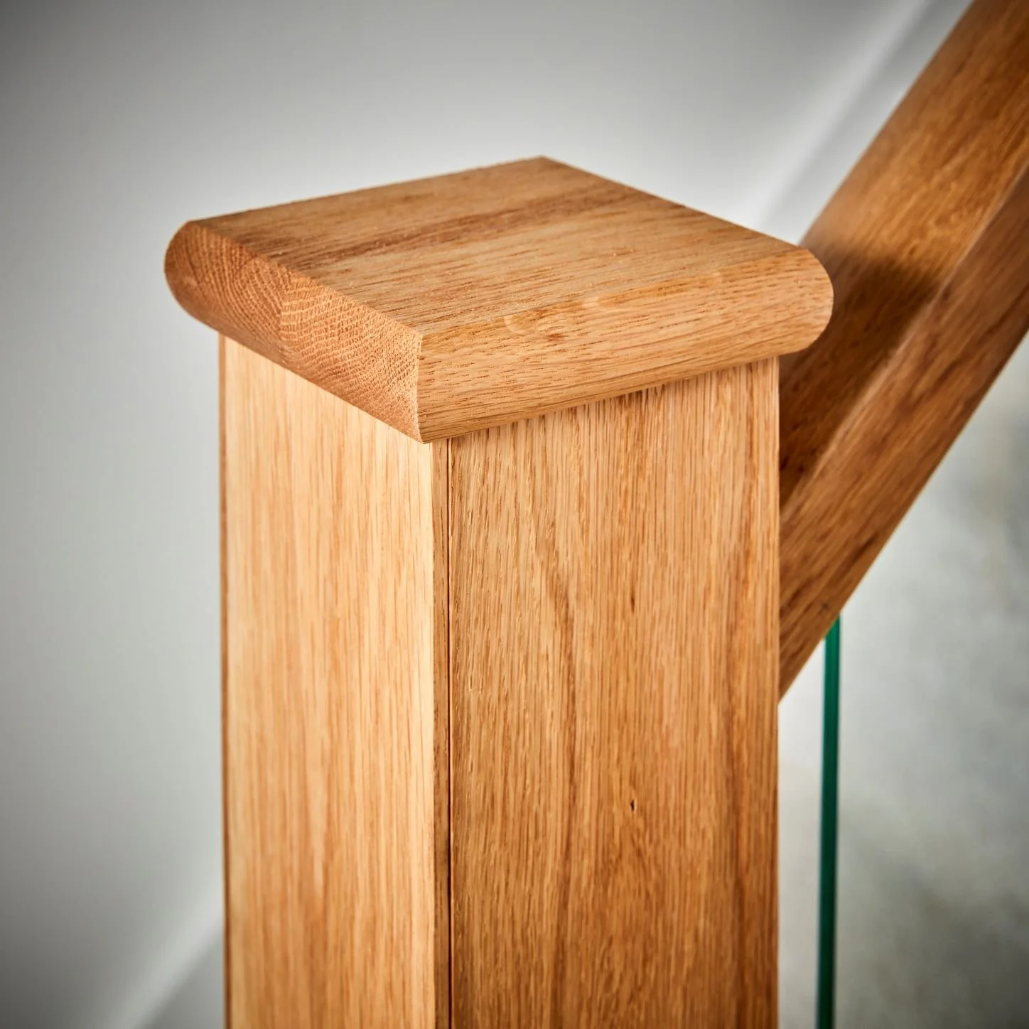 Newel Clad_Oak_cameo_01.jpg