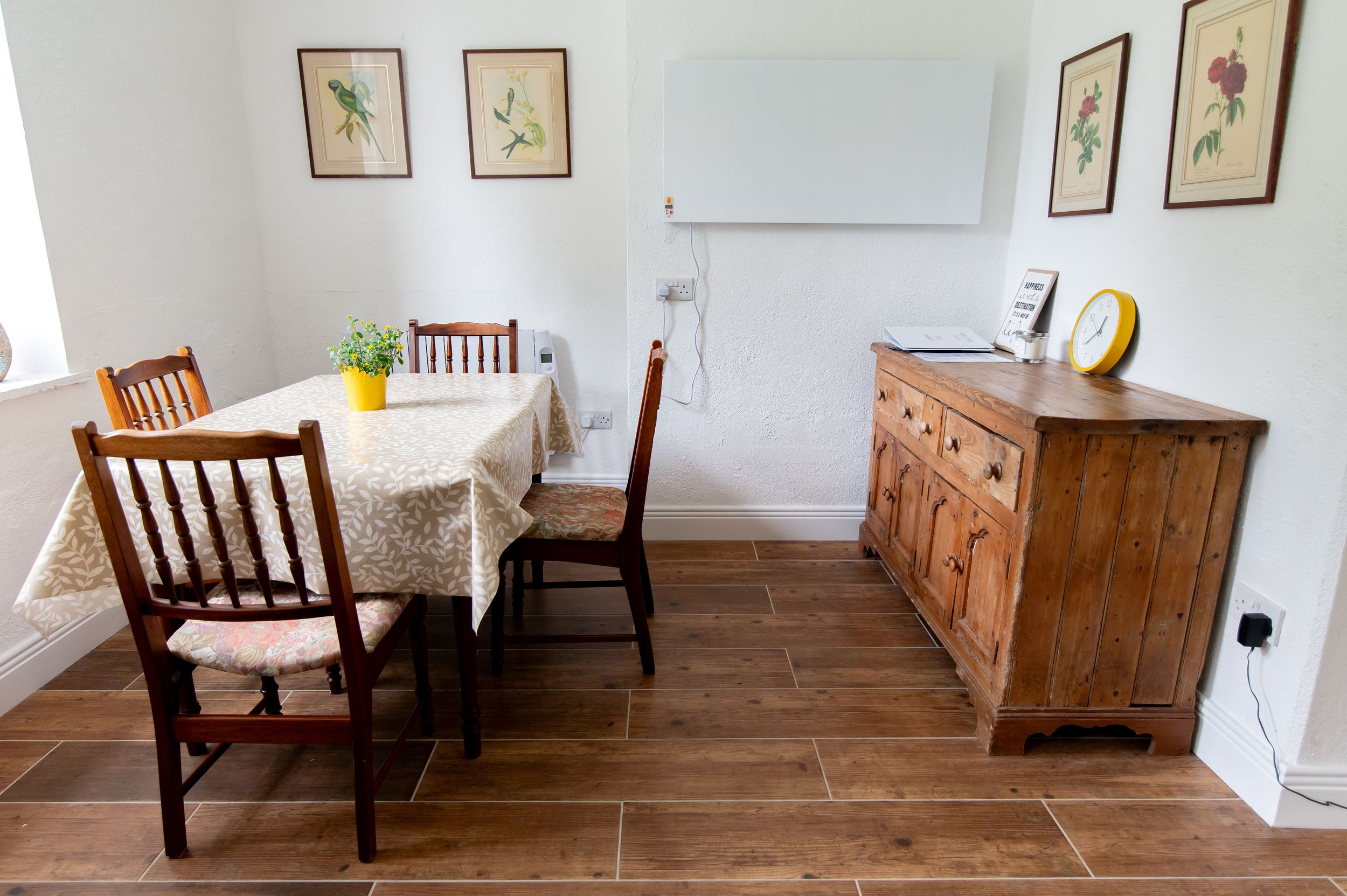 Comfortable adjoining dining area, seats up to 6 people comfortably
