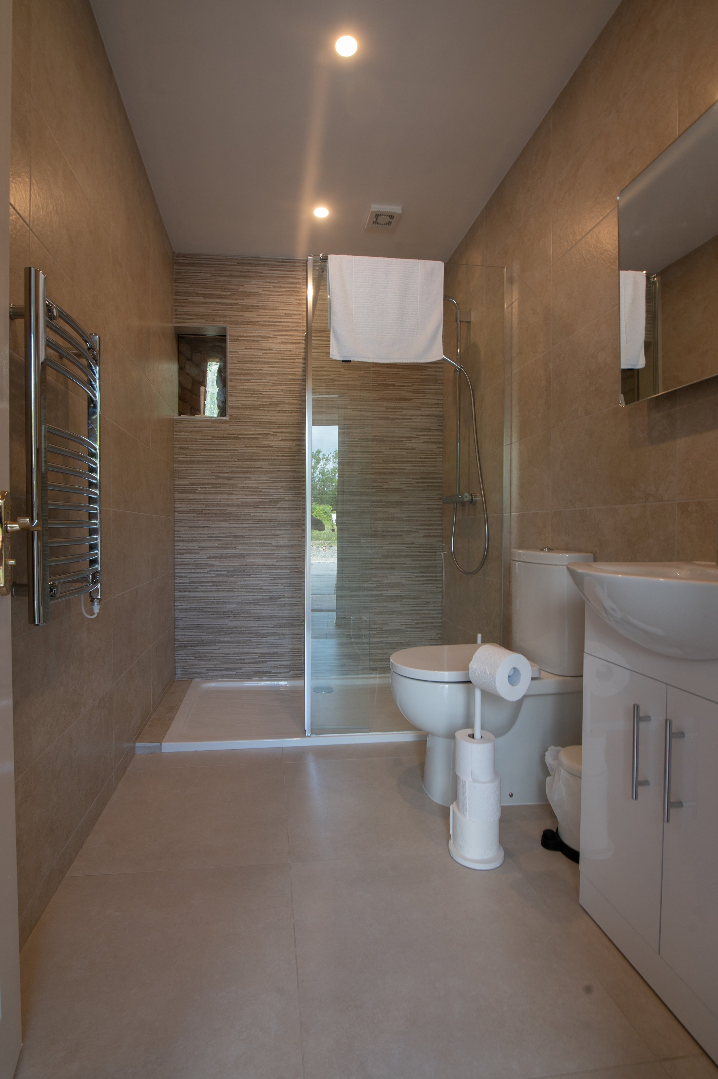 Ensuite bathroom with power shower & heated towel rail