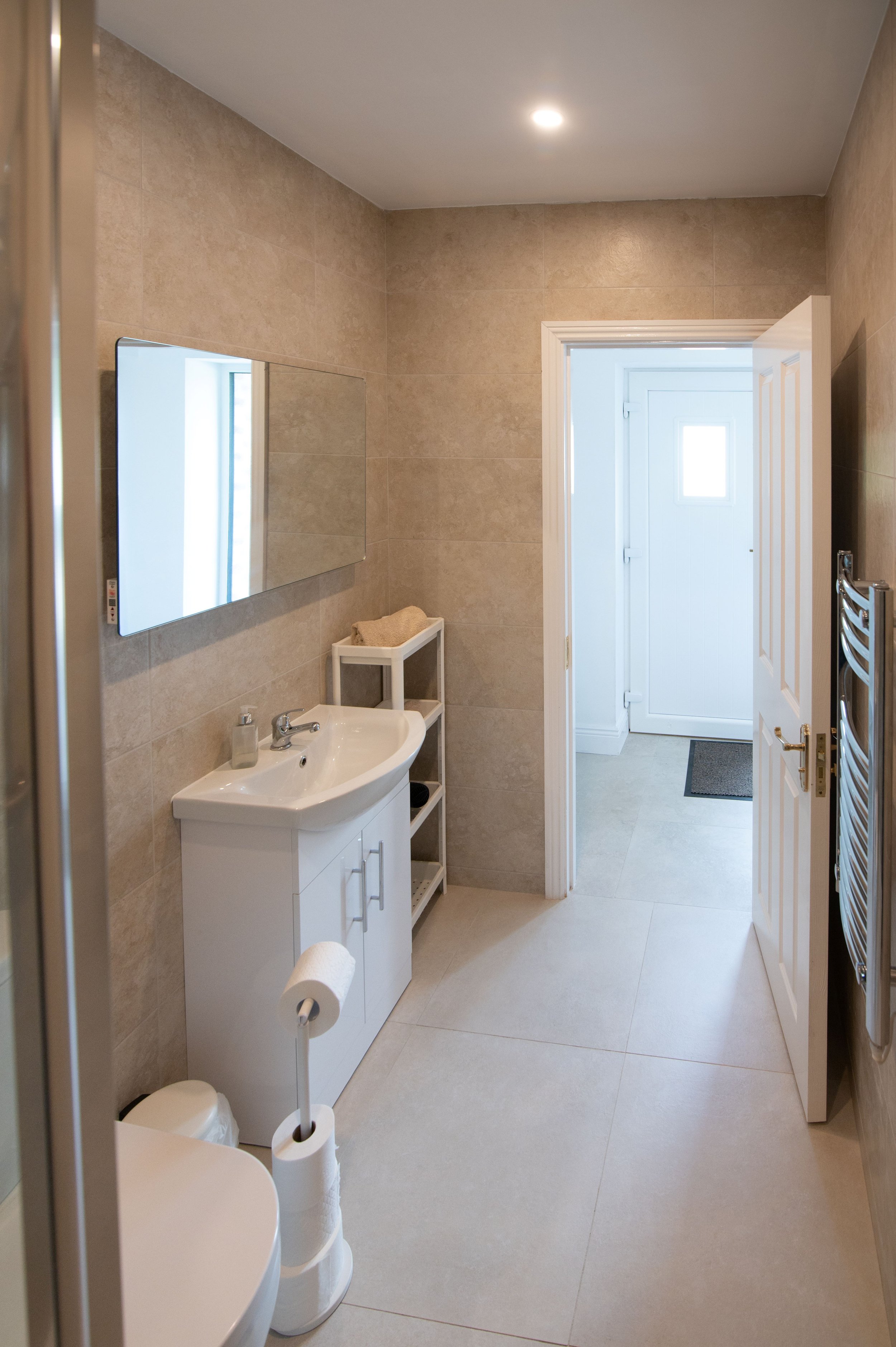 TheOakBathroom2.jpg