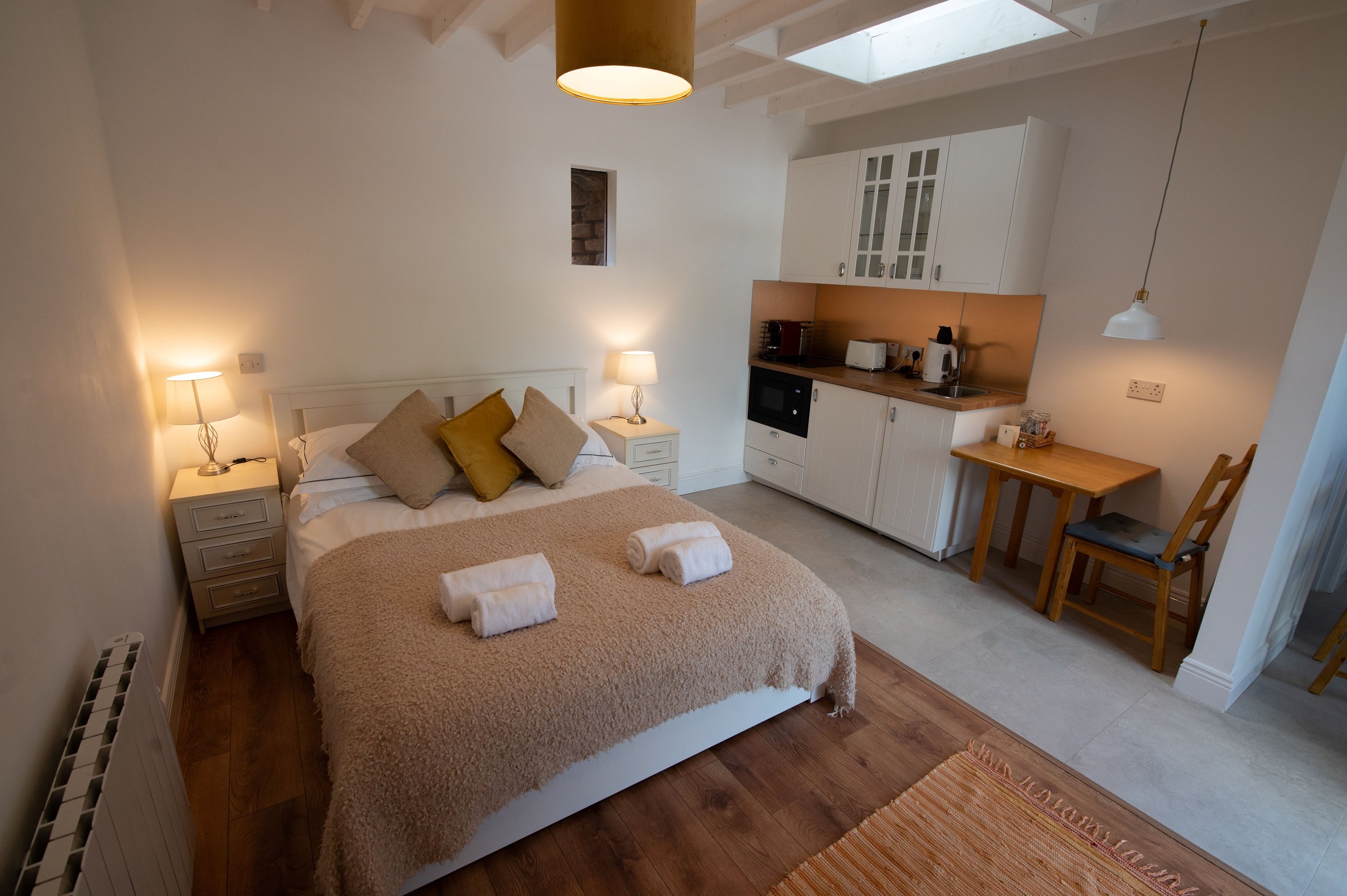 TheOakBedroom2.jpg