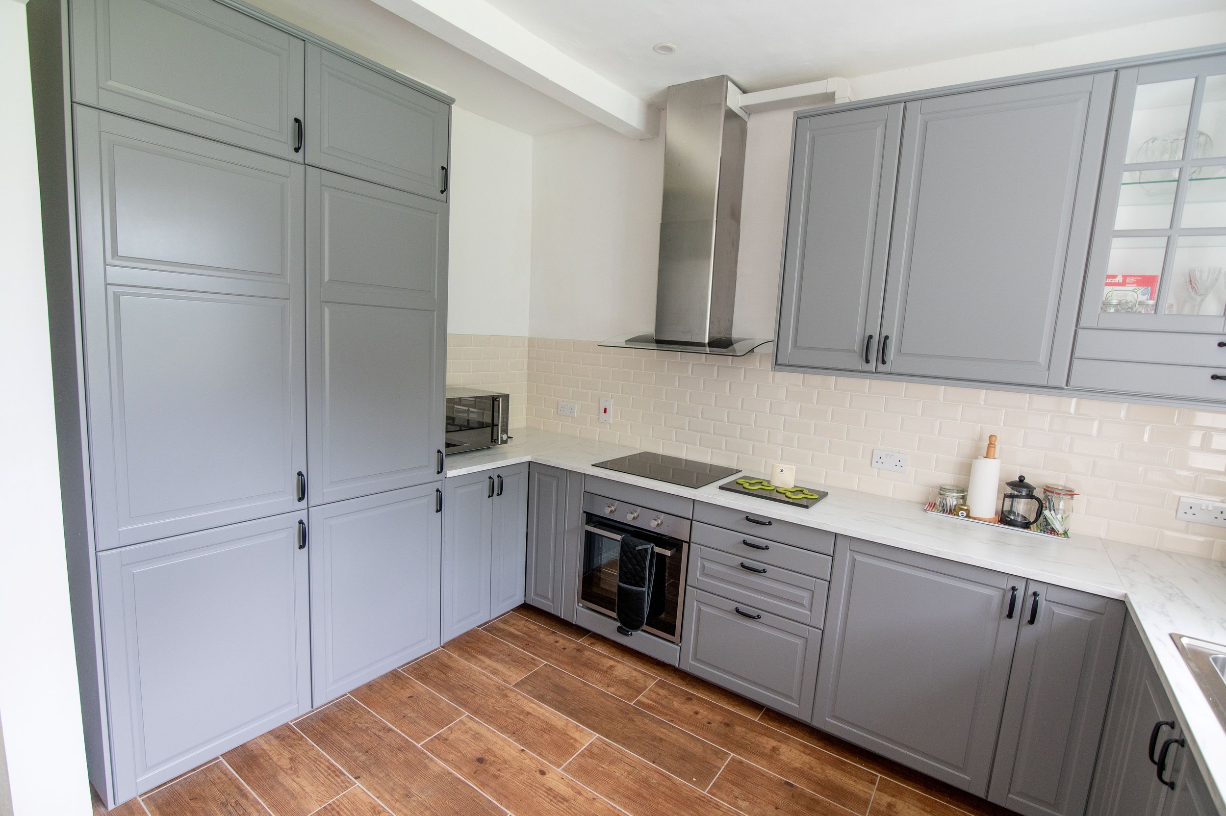 Fully equipped kitchen with all mod cons
