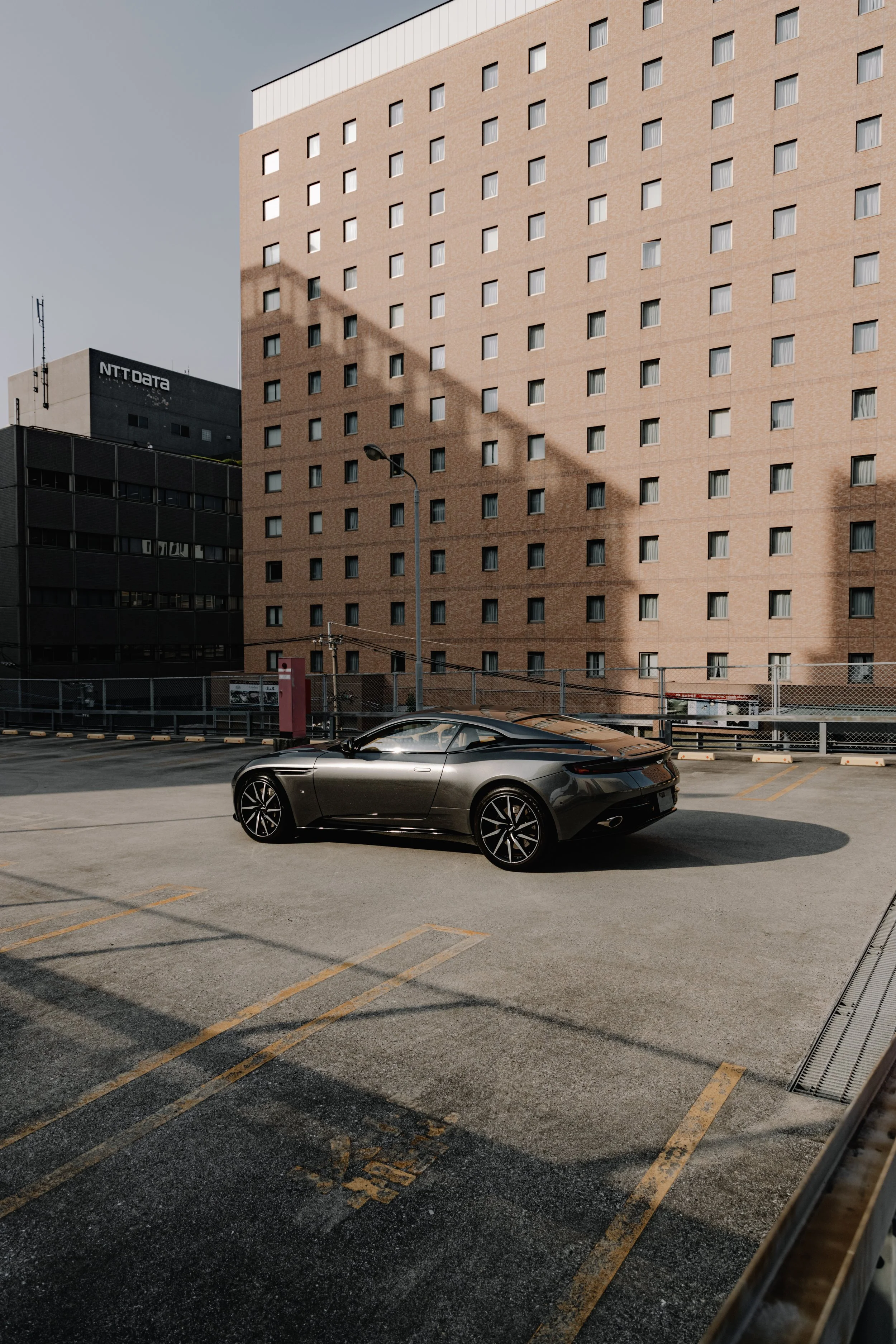 Aston Martin DB11
