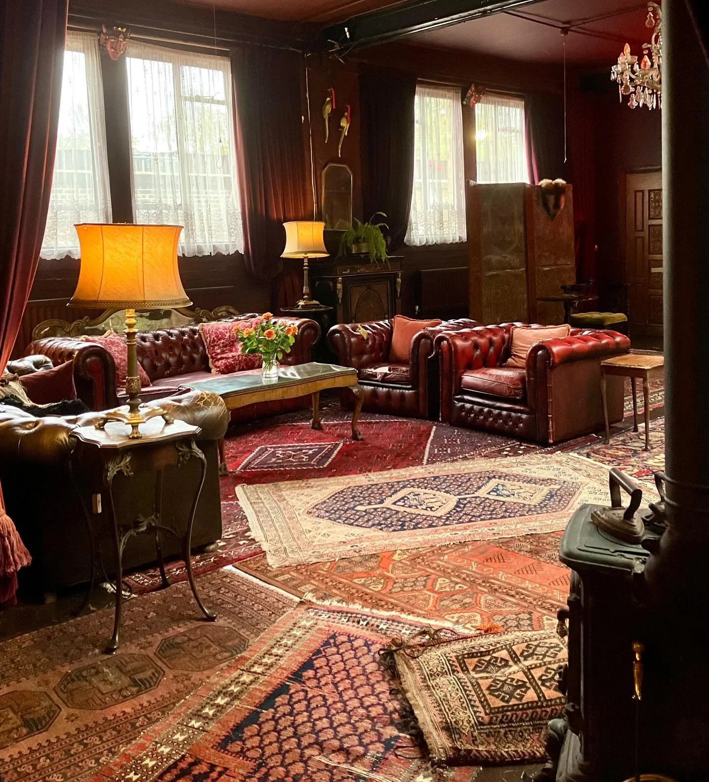 As the days grow colder, our North Wing brings a glow of warmth and character, ideal for your next seasonal shoot 🍂
#theoldlacefactory is a characterful & atmospheric location house for #film and #photography shoot hire in East London
#eclecti