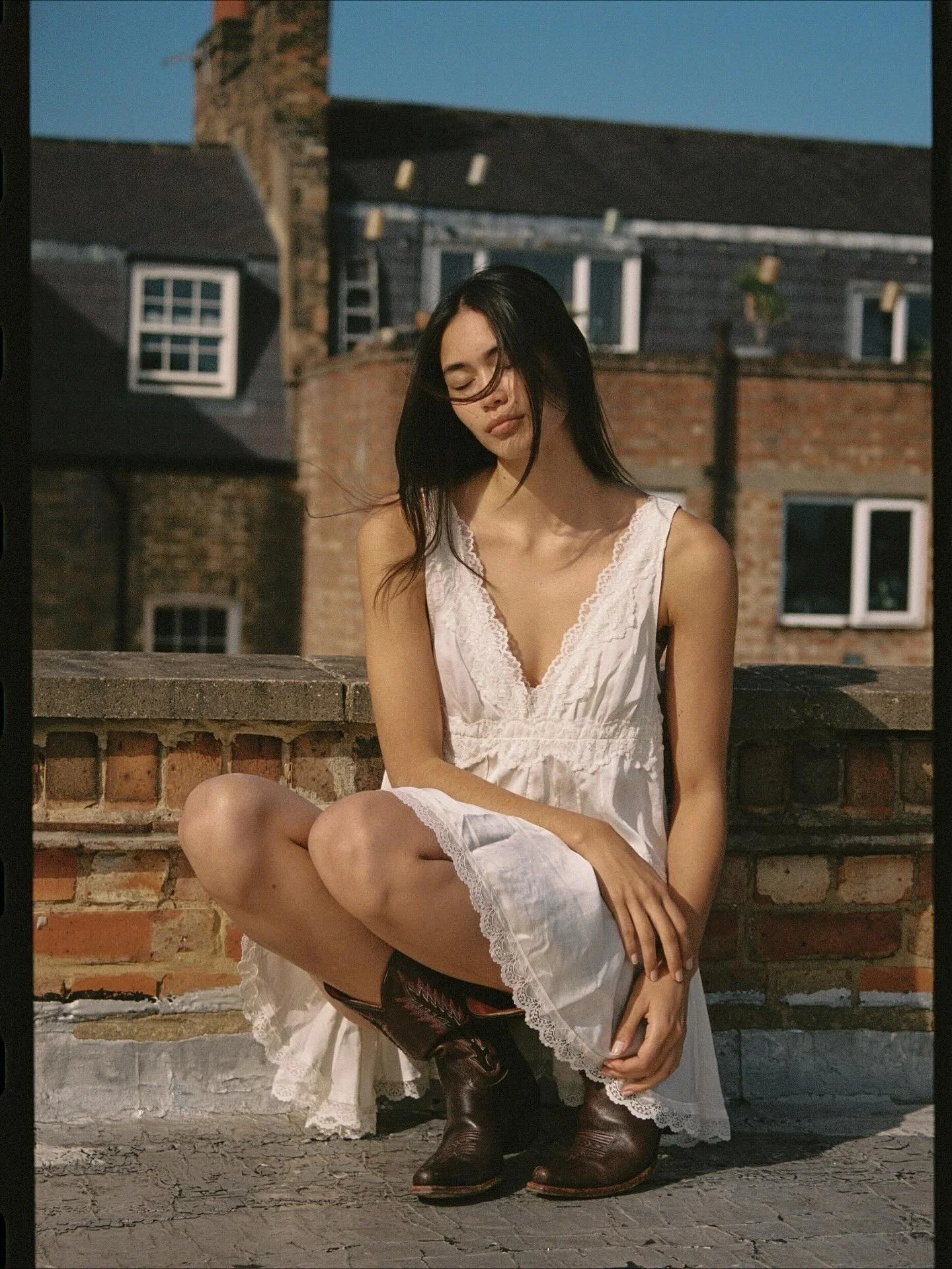 With warmer days on the horizon, our rooftop is ready for sun-soaked shoots under open skies.

📷 @celine_jorgensen Shot by our resident photographer @harriet.bethh