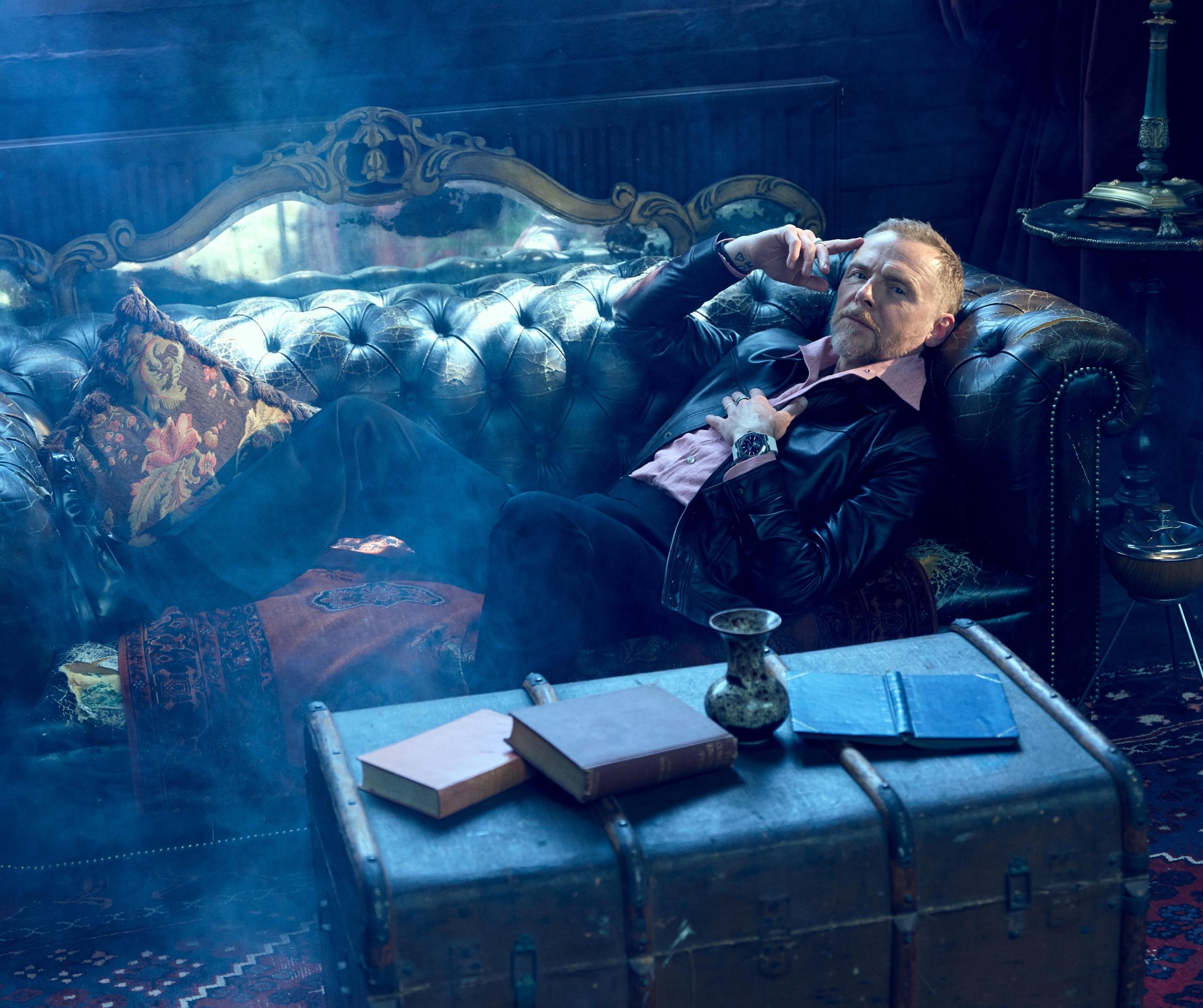 Love these atmospheric shots by @lee_malone_photography of the wonderful @simonpegg for @mavericksmagazine ✨

Styling @markanthonystylist
Photography Director @simonvinall
Creative Director @keefjustkeef
Grooming @tarahmakeup
Video @joeyatesy
Talent 