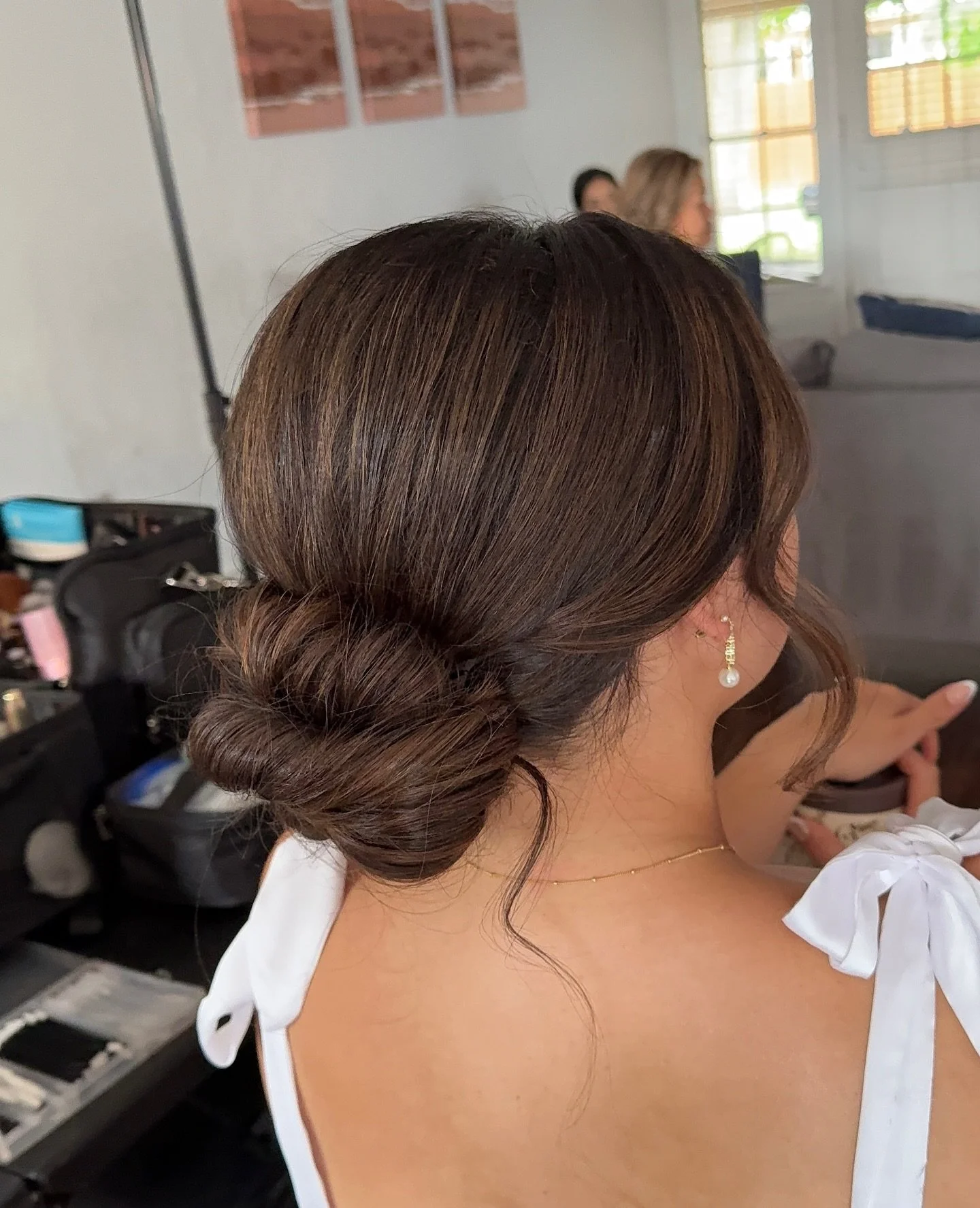 obsessed with this voluminous low messy bun! π₯° 
#bridalhair #bridehair #dallashairstylist #dallasbride #fyp