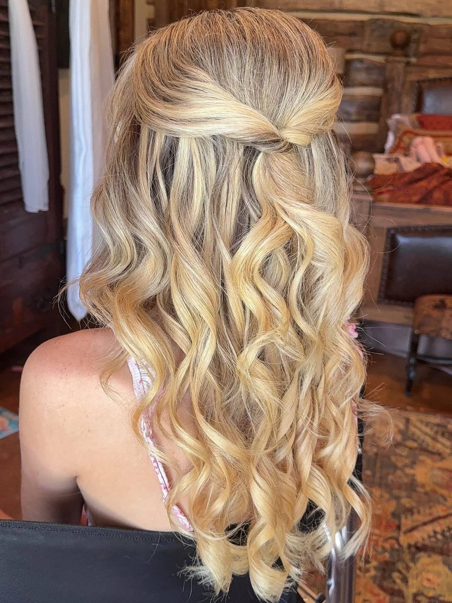 when in doubt, do a half up! 
#dallashairstylist #dallashair #bridalhair #bridesmaidhair #dallasbride #bridal