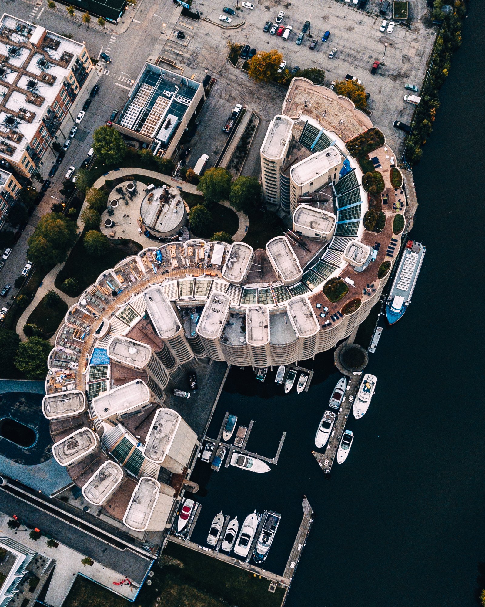 S curved Building -  Chicago, USA