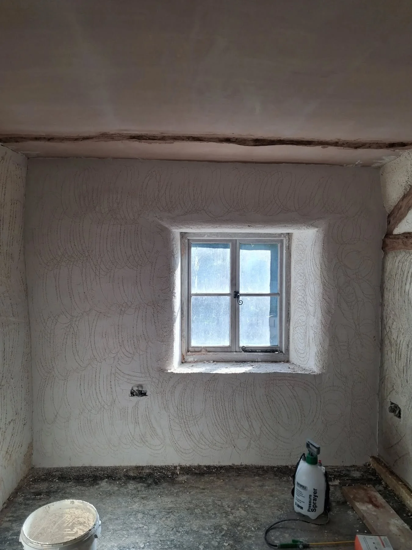Another extremely damp room slowly coming back to life with lime.

Deep reveals, uneven walls, old timber left exposed and a building thats moved and breathed for hundreds of years prior to the last 70.

This sort of work cant be rushed. Old building