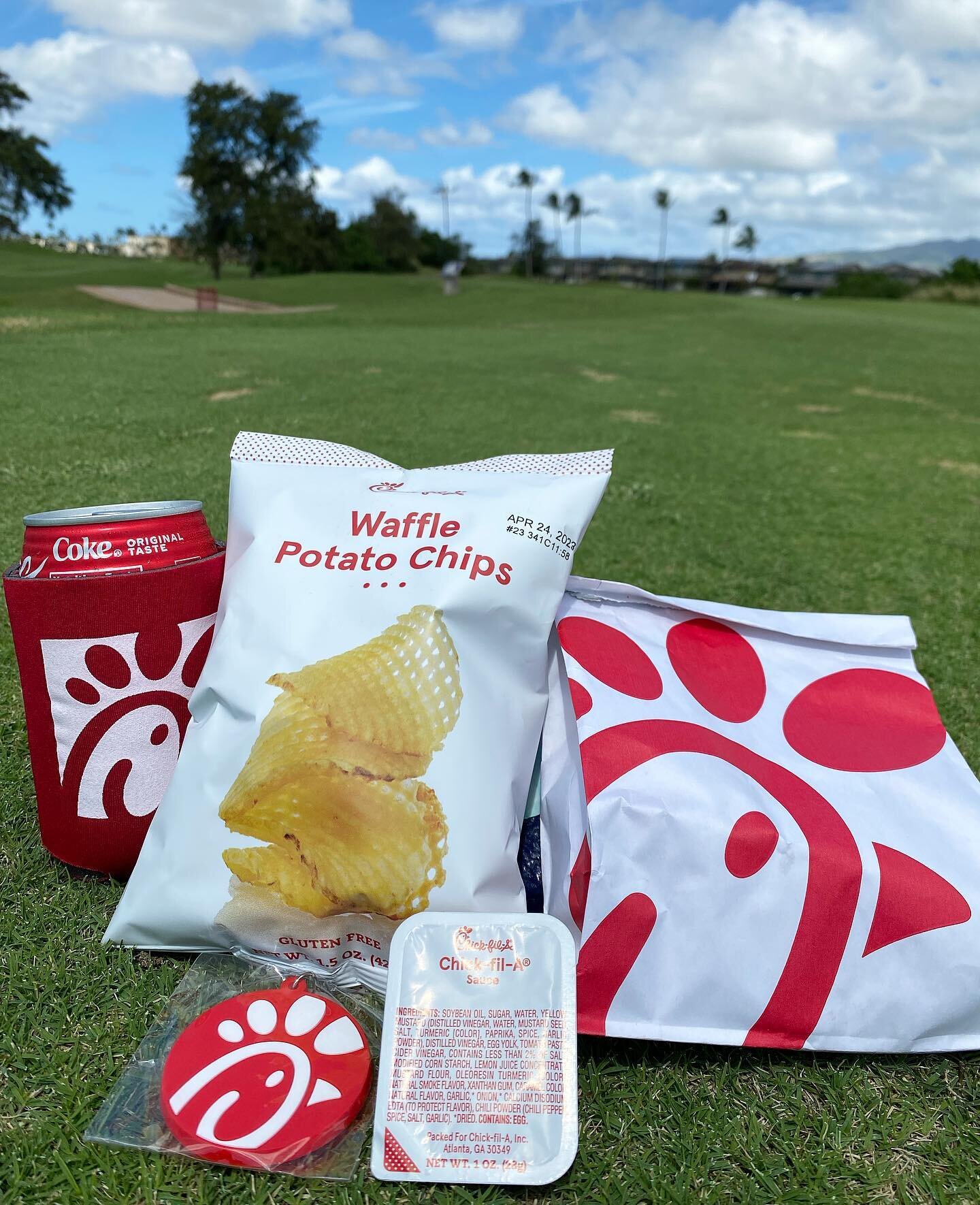 It&rsquo;s the perfect day for golf! Supporting @nakoafootball 29th Annual Ed Wong Memorial Golf Tournament today. ⛳️🏌️&zwj;♀️🏌️&zwj;♂️

#cfaalamoana #alamoana #golfing #nakoafootball #football #golf #hawaii #donation #paradise