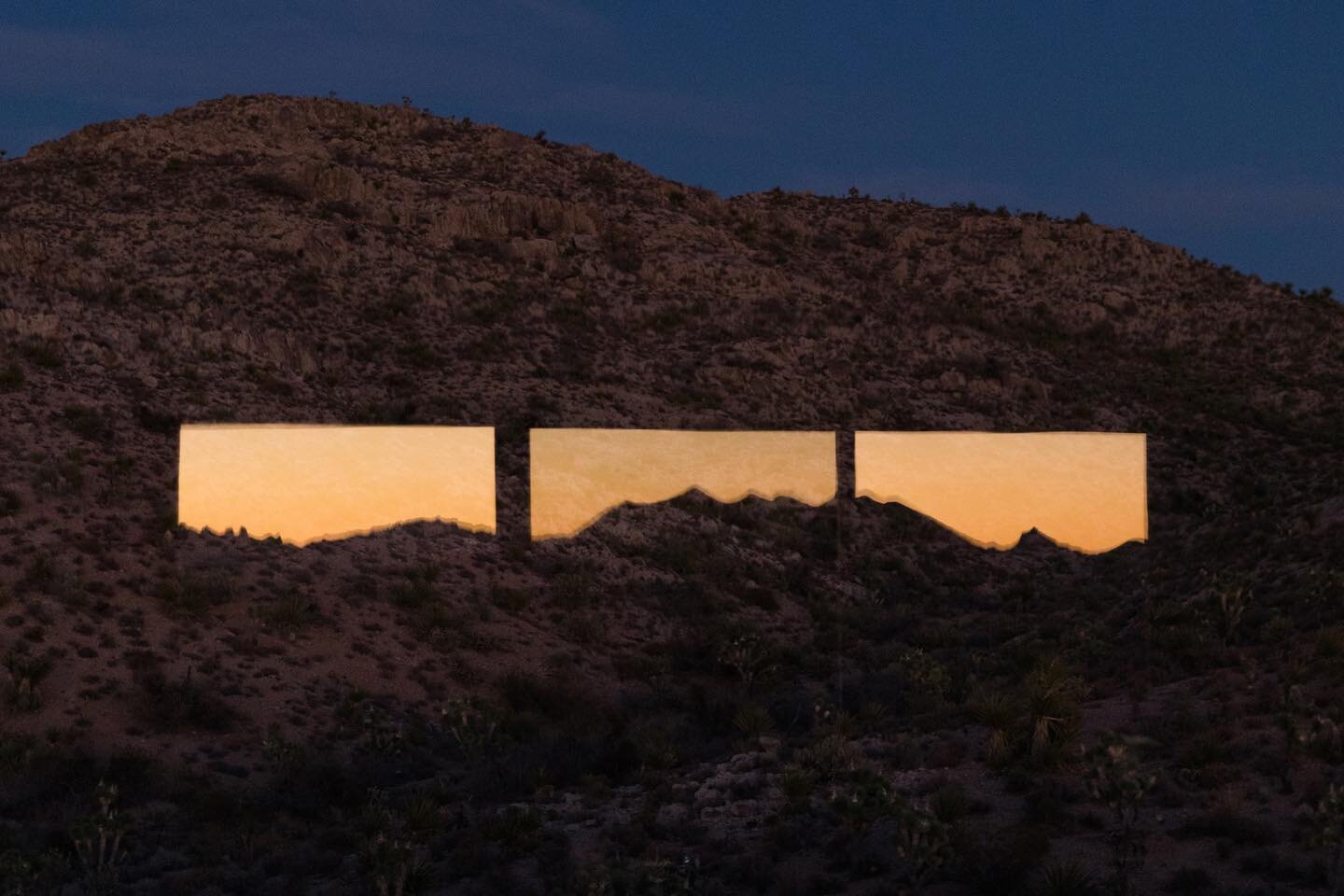 still finding balance after a wild few months. thankful to all those who have helped along the way and to the desert that always welcomes me home.
.
.
.
.
.
#incamera #nevada #dusk