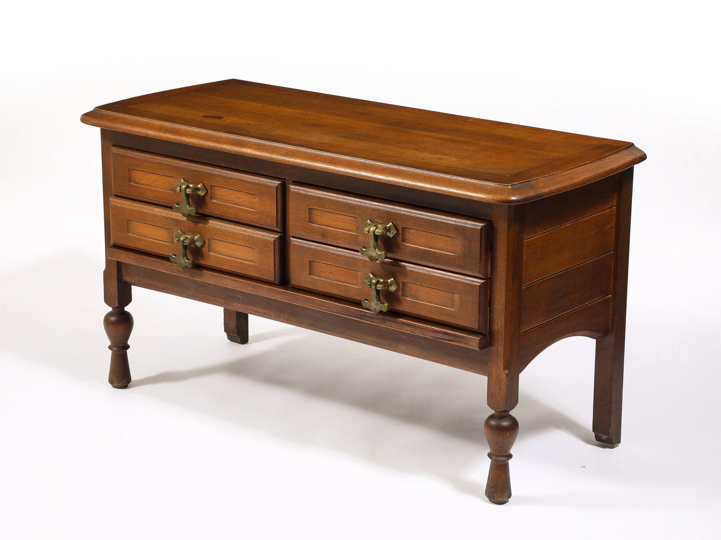 Guillerme & Chambron Petronilles Chest